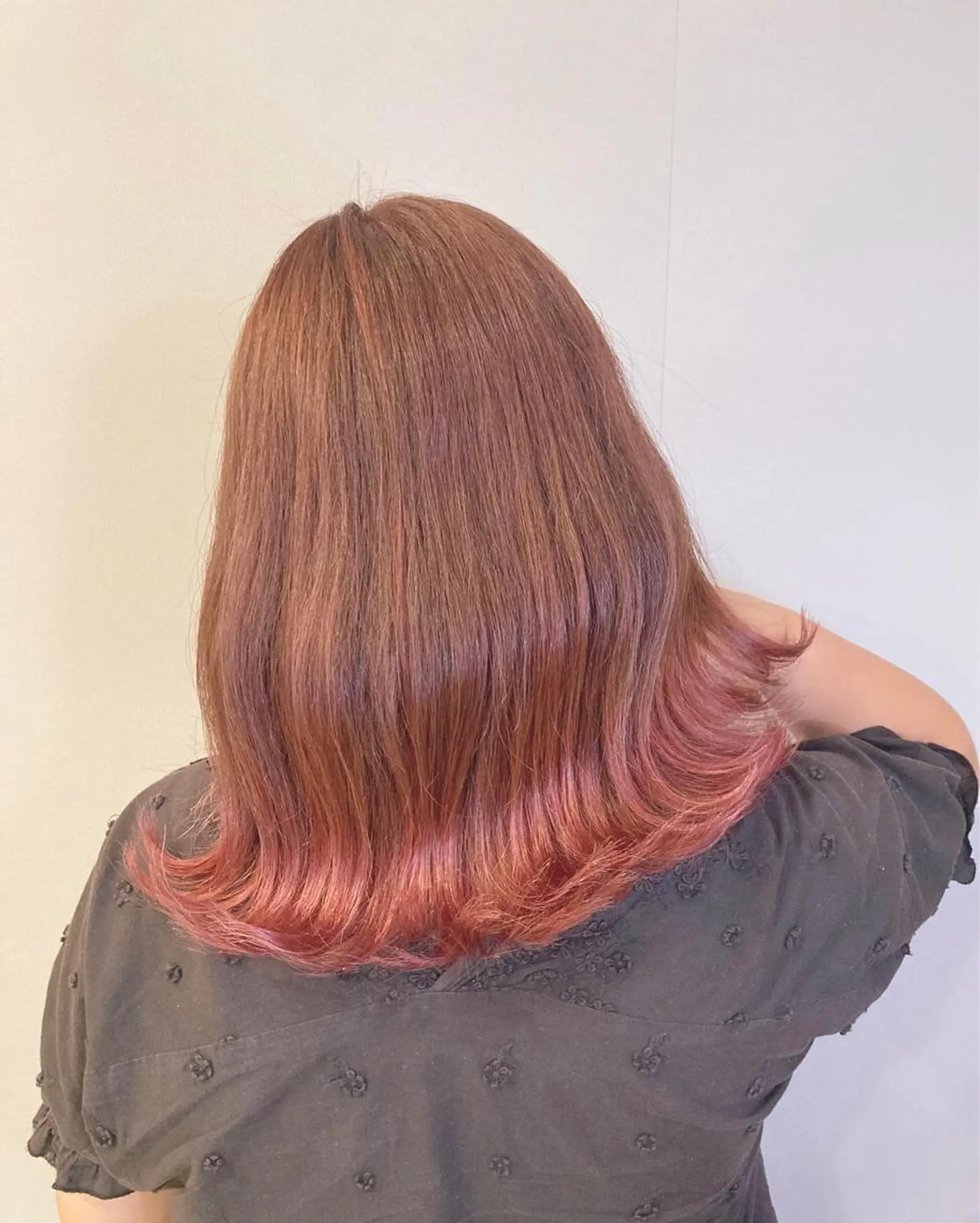 ミディアム カラー 宮原 佳苗のヘアスタイル