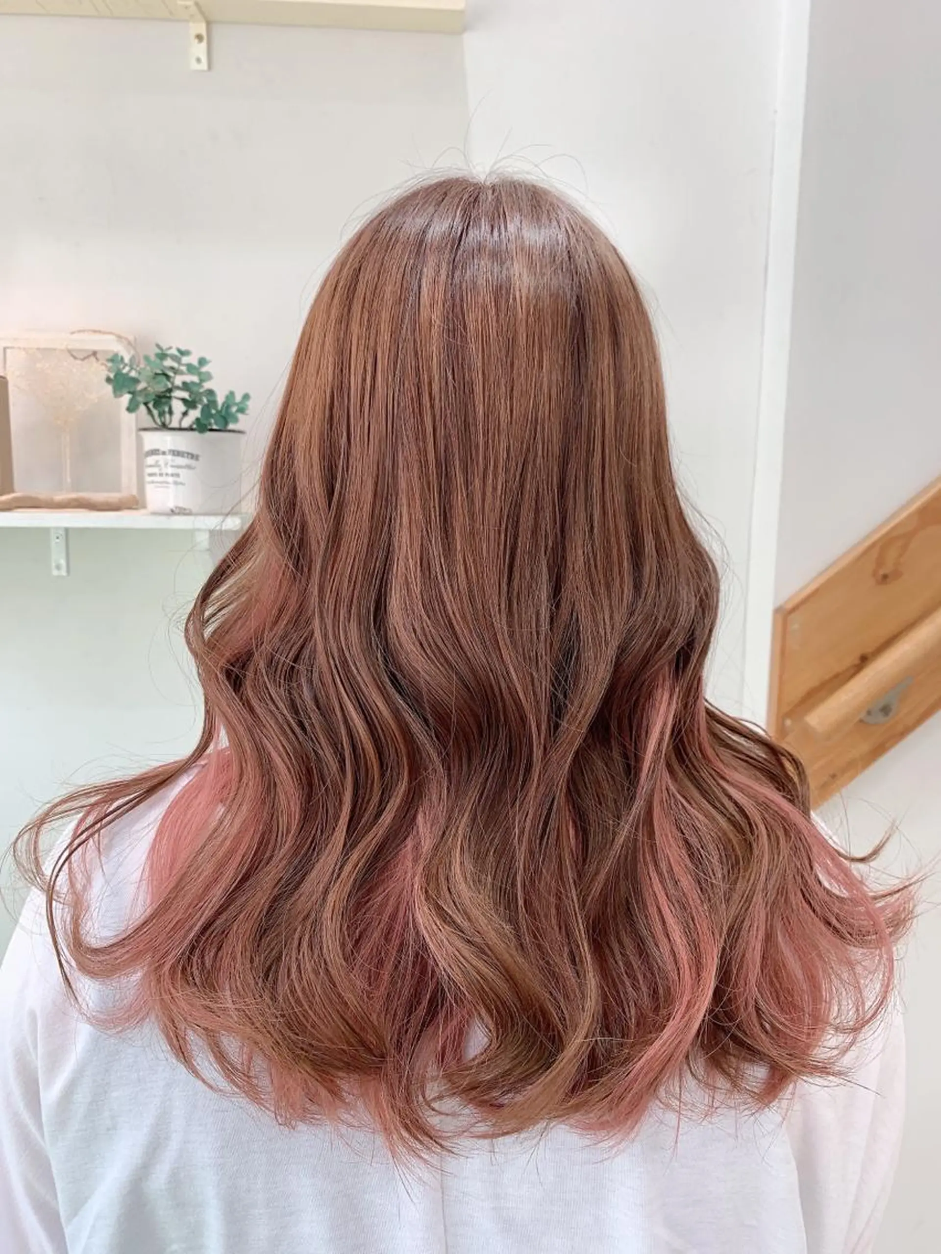 ロング カラー ブリーチ ピンクカラー ヘアカラー トリートメント ヘアアレンジ にいた　かづしげのヘアスタイル