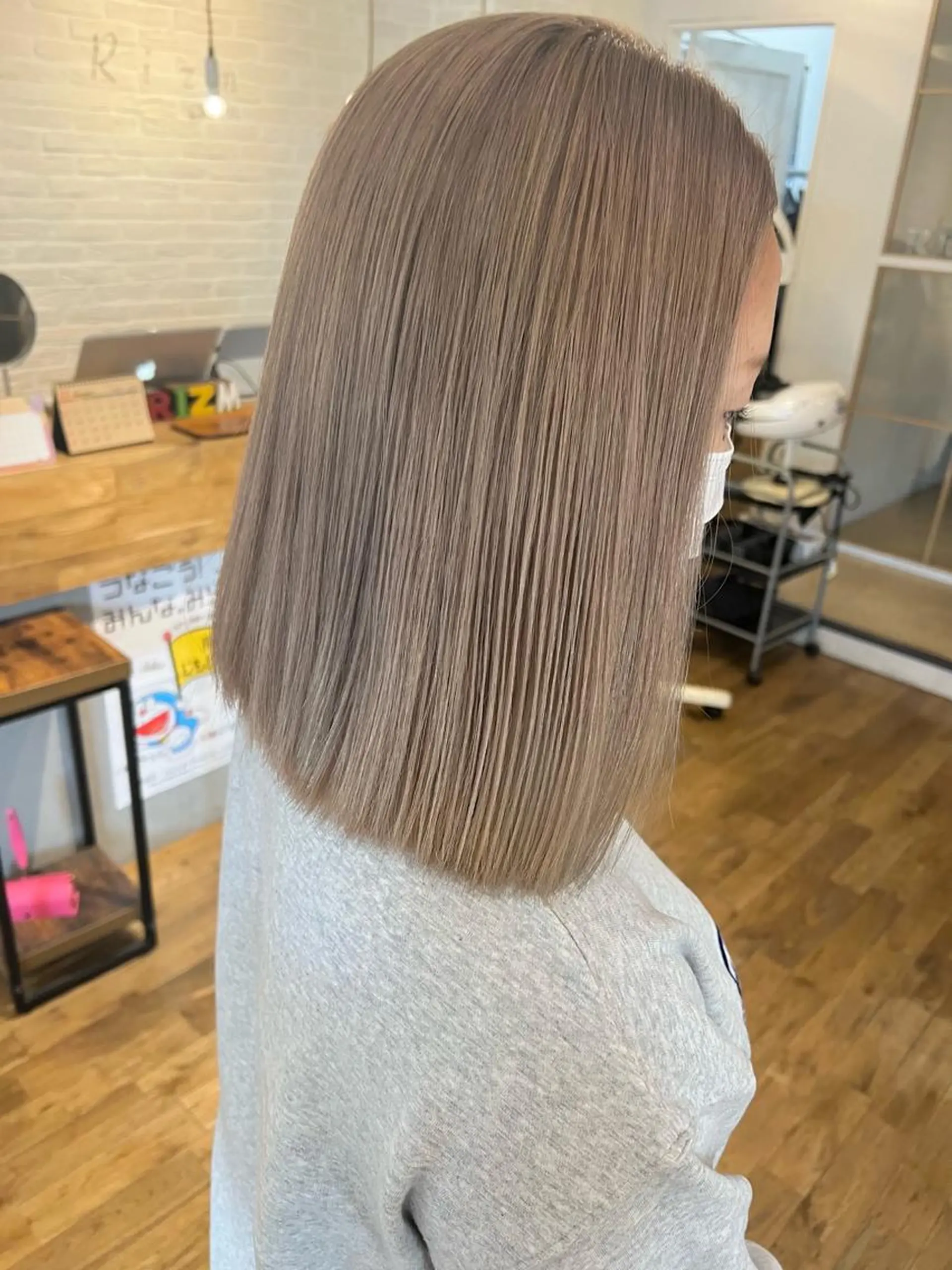 ミディアム カラー sio.nail&eyebrow salon shimokitazawa2号店所属・nailist mana𖤐´-のネイルデザイン