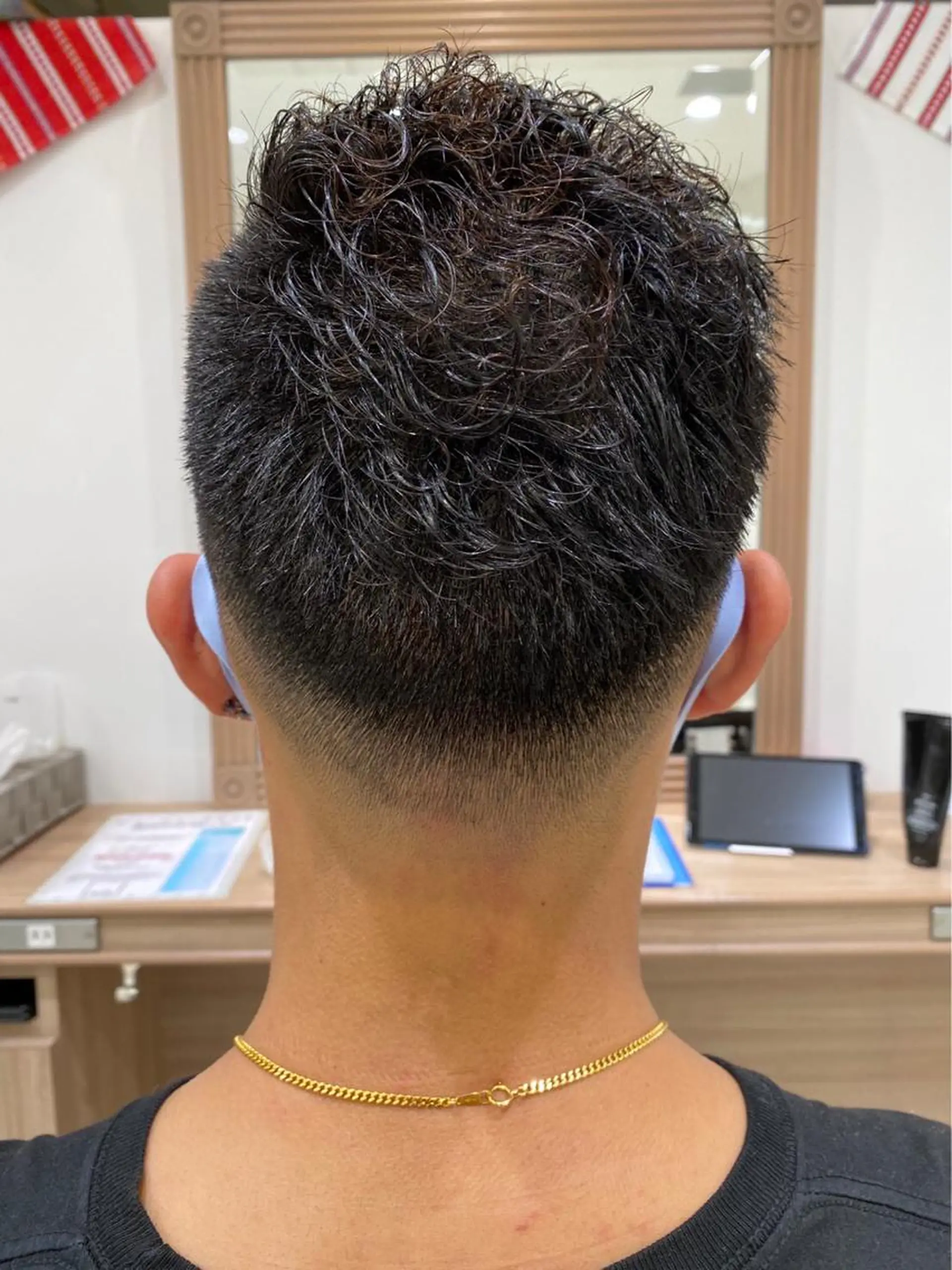 パーマ メンズ フェードカット メンズパーマ スキンフェード カット 前田 真孝のヘアスタイル