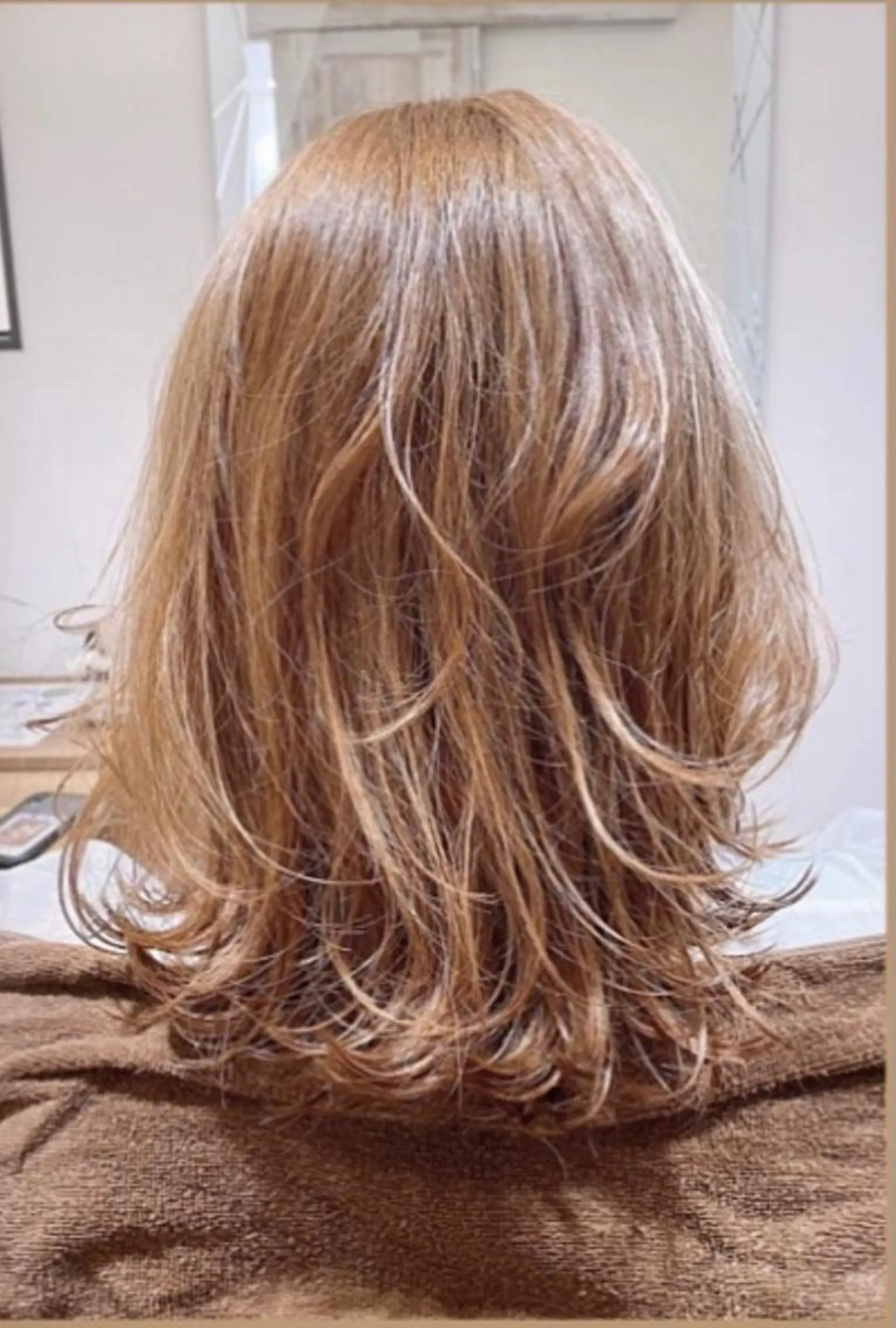 ミディアム 外ハネヘア ルシードスタイル クリザンテーム所属・佐藤 睦月のヘアスタイル