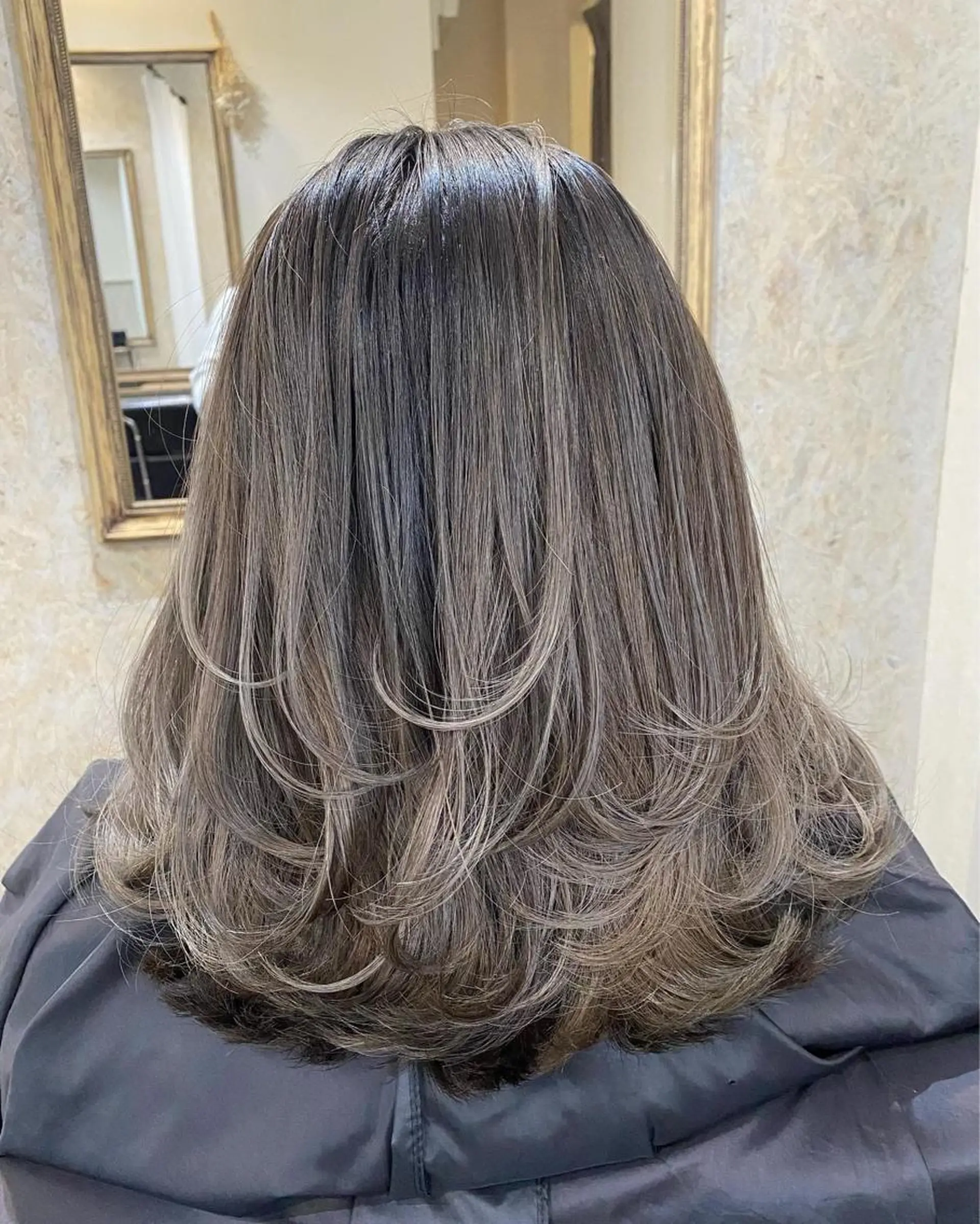 ミディアム カラー バレイヤージュ レイヤーカット Tsuyoki .のヘアスタイル