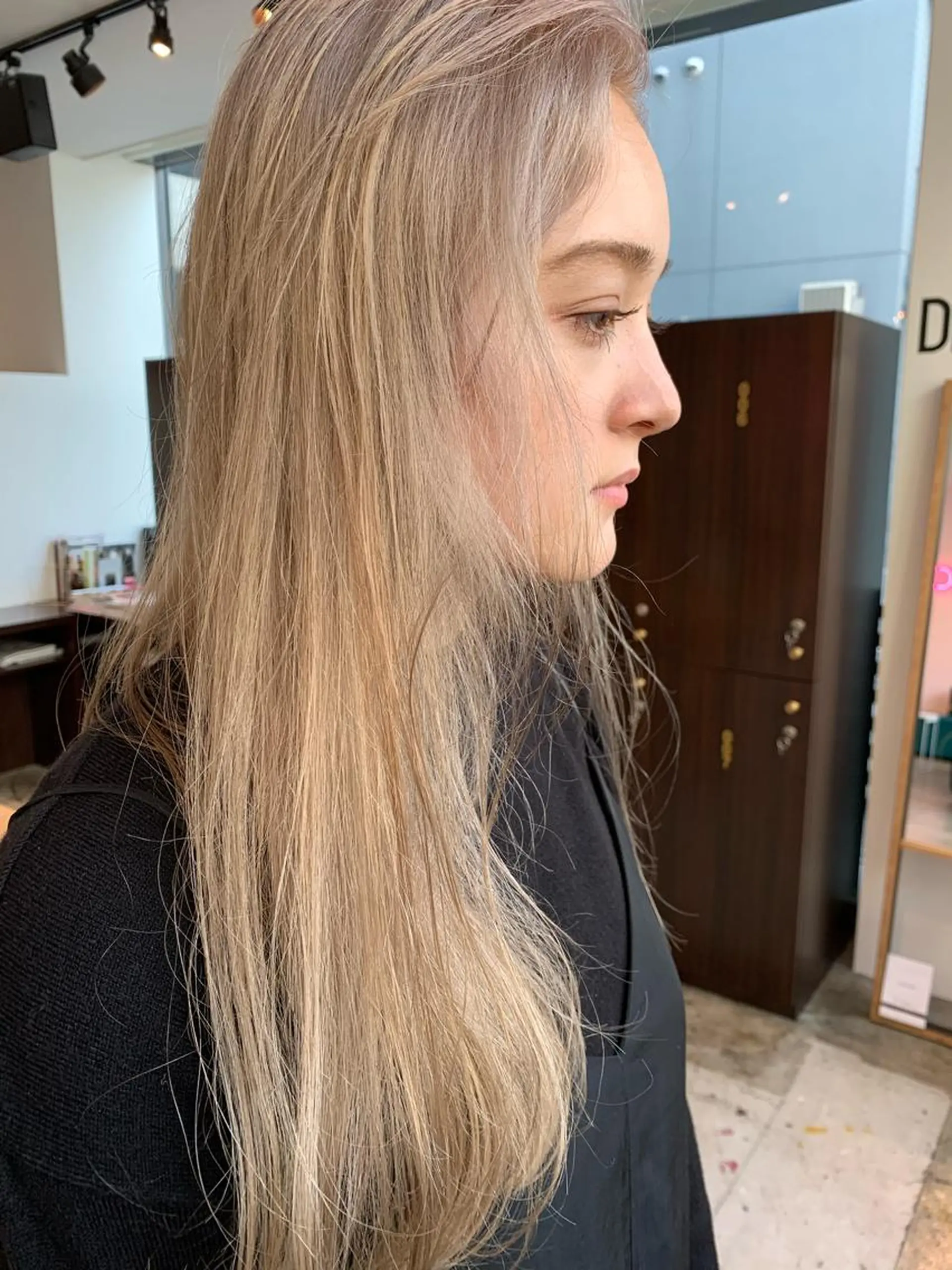 ロング レイヤーカット/ 酸性ストレート梅田のヘアスタイル