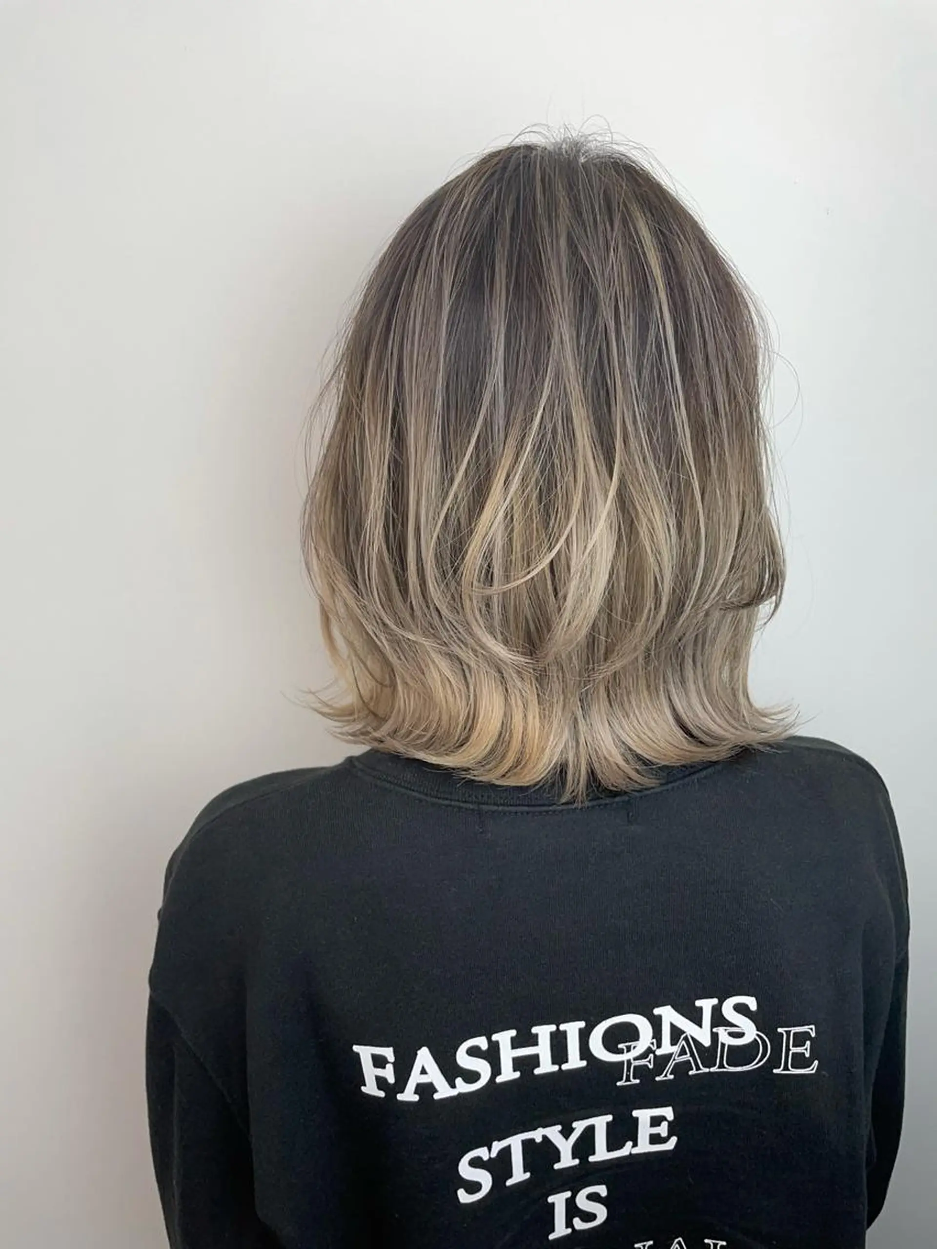 ミディアム カラー バレイヤージュ ブリーチ レイヤーカット ヘアカラー 【KIRA 代表】 TATSUYAのヘアスタイル