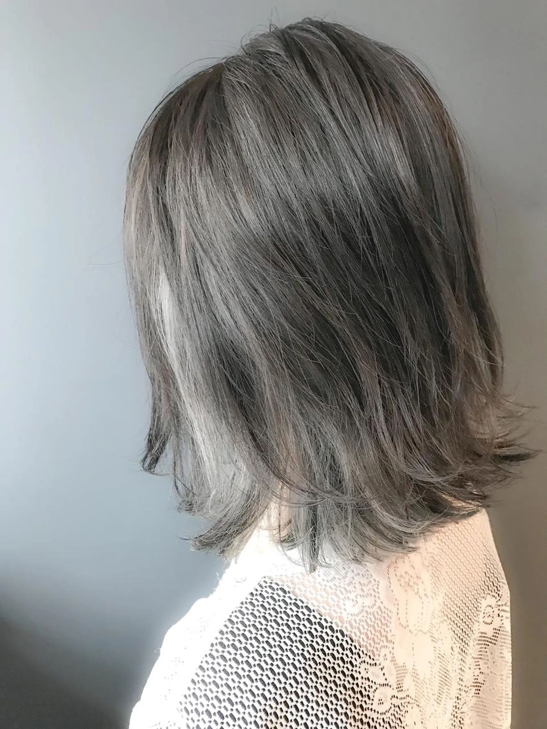 ショート カラー ブリーチ ハイライトカラー インナーカラー ハイライト カット ヘアカラー BOX mico.のヘアスタイル