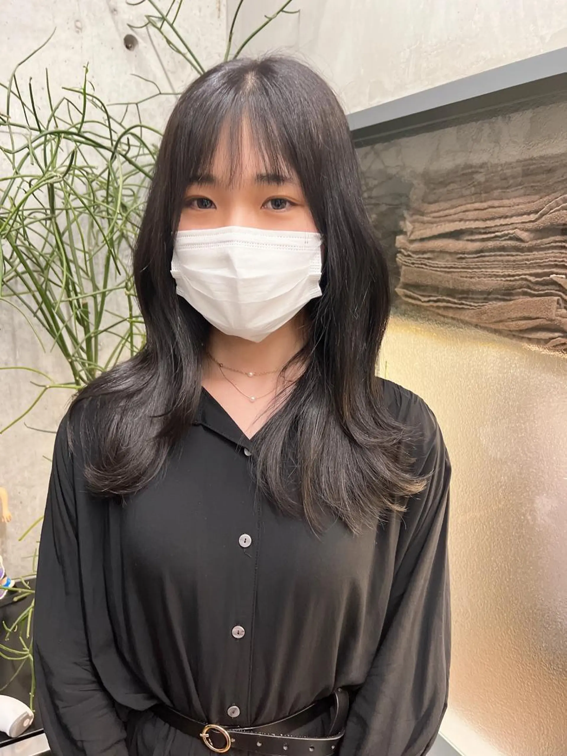 ロング カラー 黒髪 グレージュ ネイビーカラー レイヤーカット カット ヘアカラー 誰より丁寧なカット/ 小林輝/レイヤーのヘアスタイル