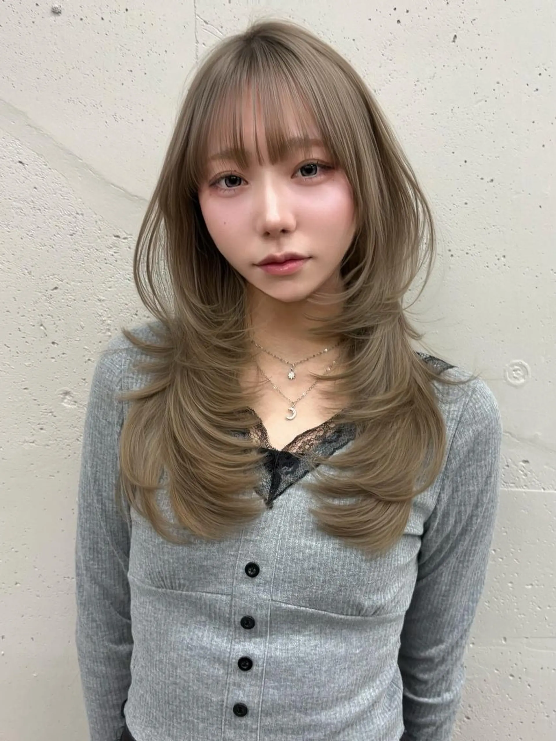 カラー セミロング ベージュカラー ブリーチ ケアブリーチ ミルクティーベージュ ヘアカラー ♡韓国ヘア♡ ブリーチ✨ハイトーンのヘアスタイル