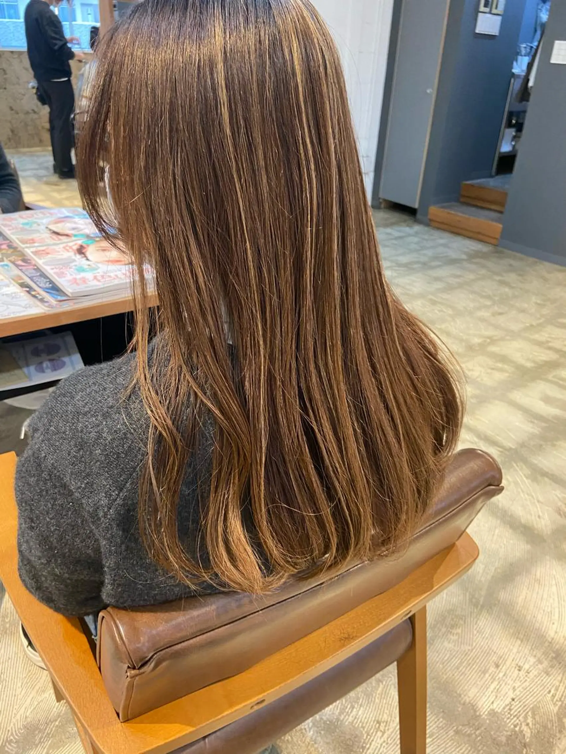 セミロング ハイライト 小玉 杏華のヘアスタイル