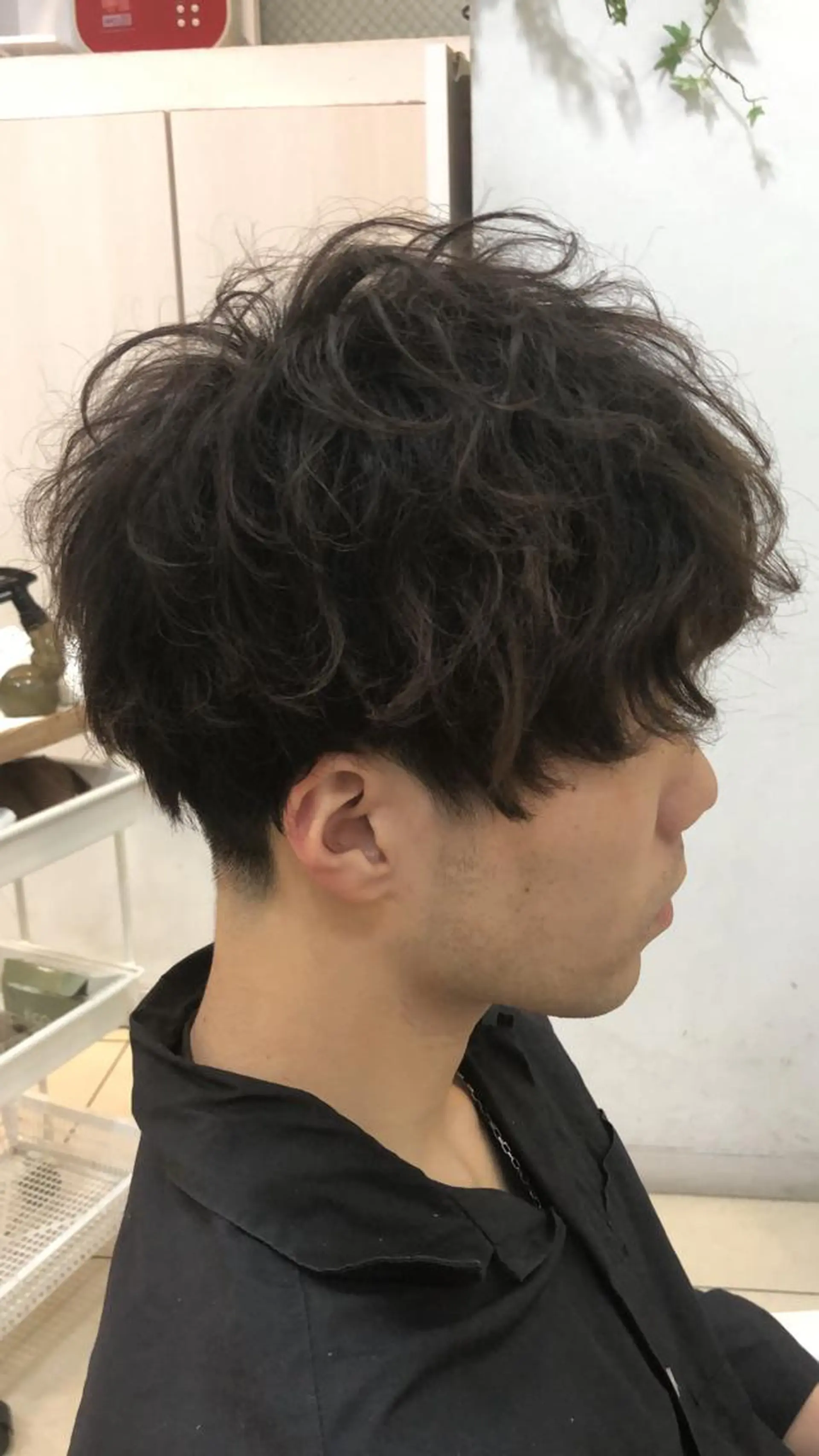 ショート パーマ メンズ メンズパーマ スパイラルパーマ 髪質改善× 白髪ぼかし溝江のヘアスタイル