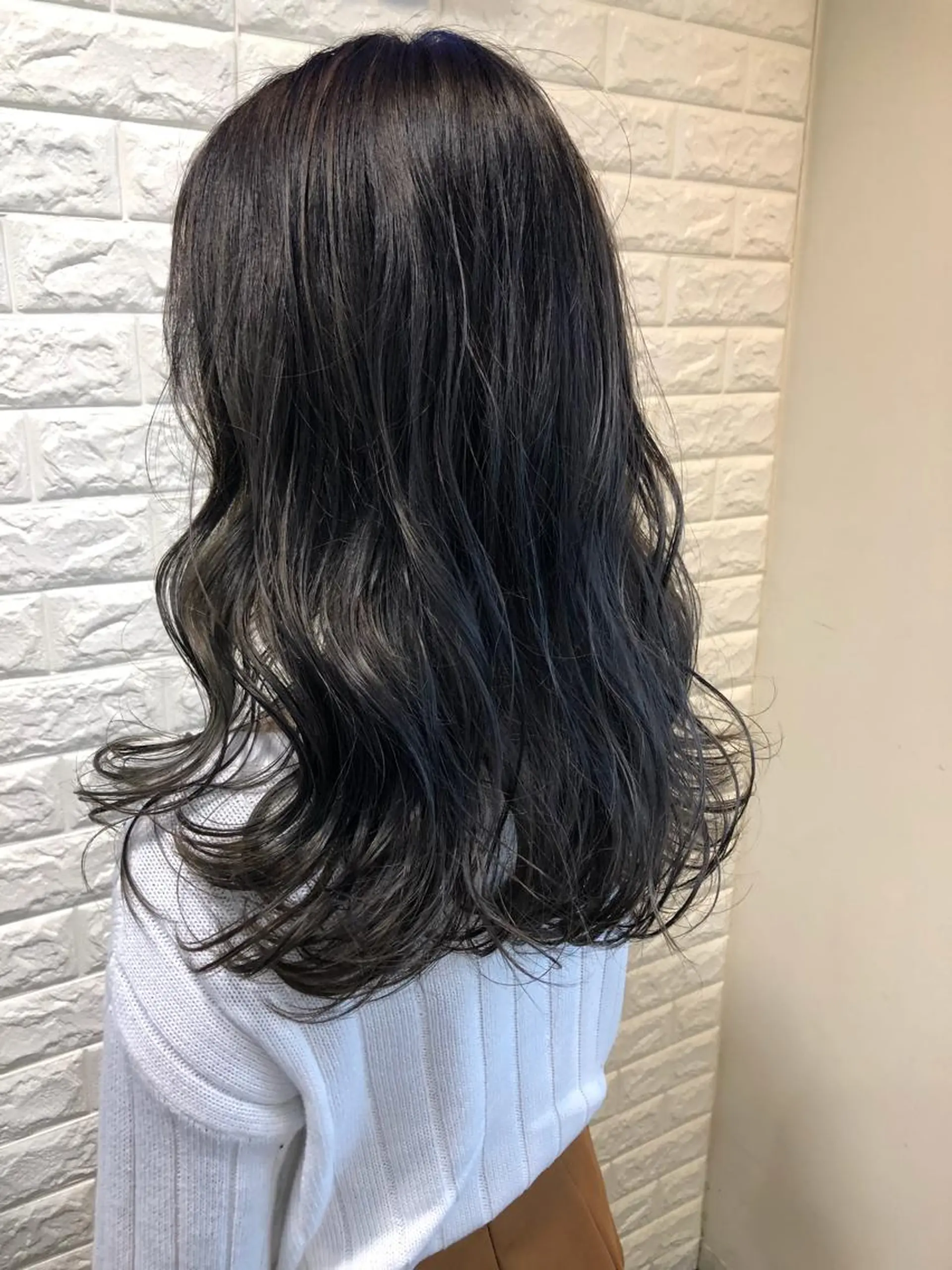 セミロング カラー アッシュ ダークアッシュ 西本 夏美のヘアスタイル