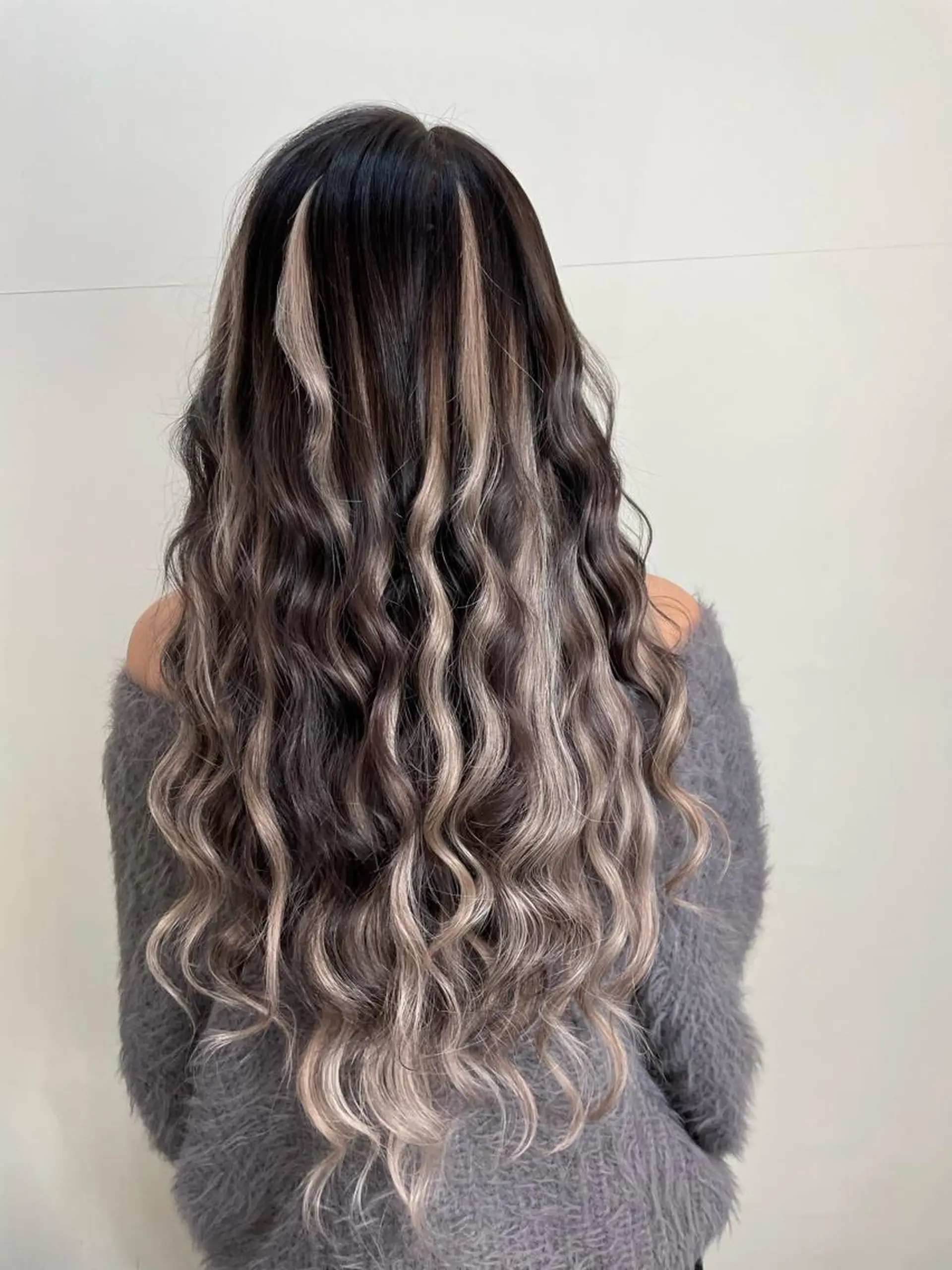 カラー バレイヤージュ ブリーチ ケアブリーチ ダブルカラー イヤリングカラー 戸川 紗良のヘアスタイル