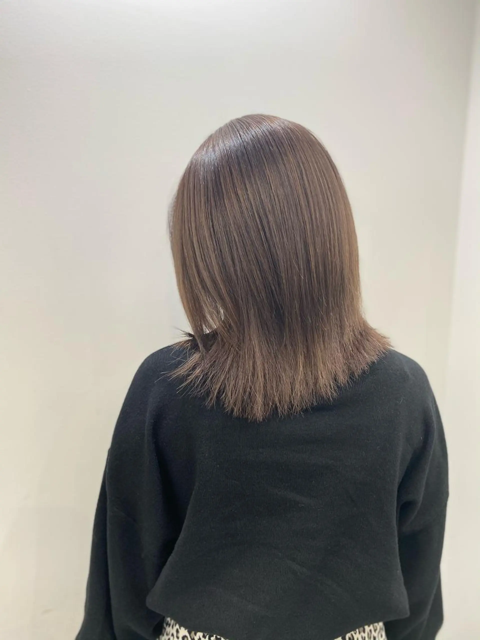 セミロング カラー ベージュカラー フォギーベージュ opus 店長大和 レイヤー/赤み消しのヘアスタイル