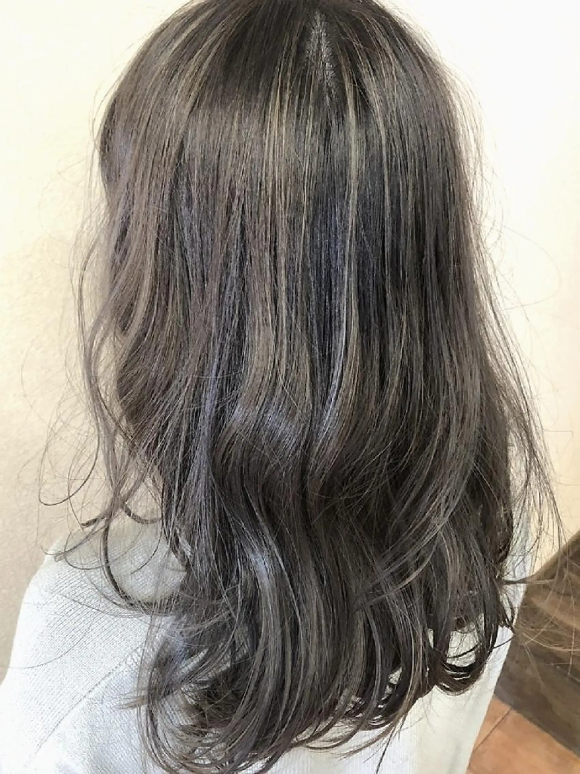 セミロング ハイライト カット ヘアカラー トリートメント 江口 弘昂のヘアスタイル