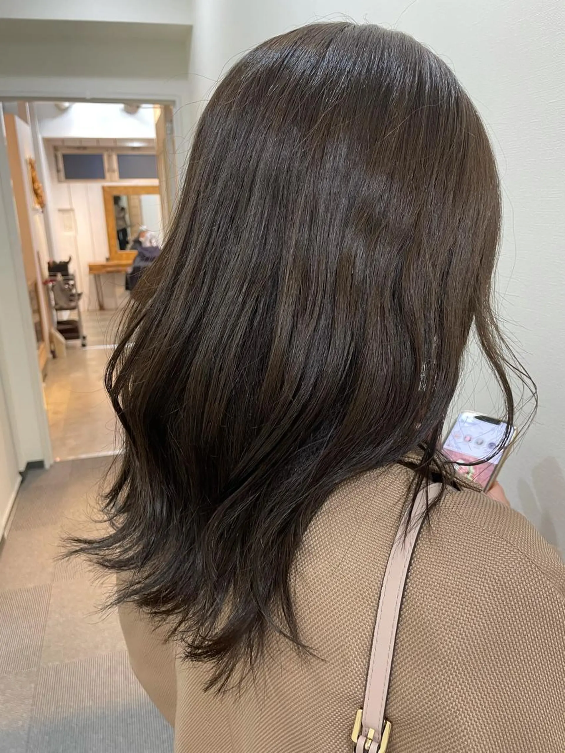セミロング 松田 恋のヘアスタイル