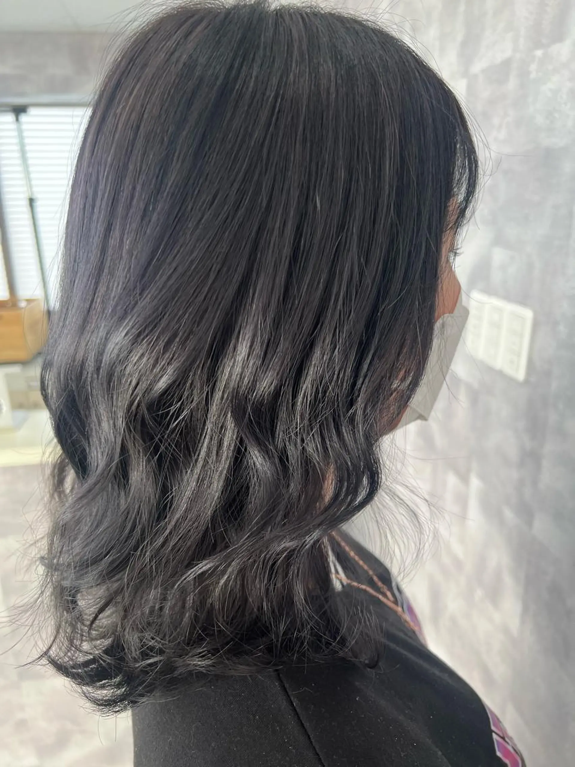 ミディアム 岡田 麗華のヘアスタイル