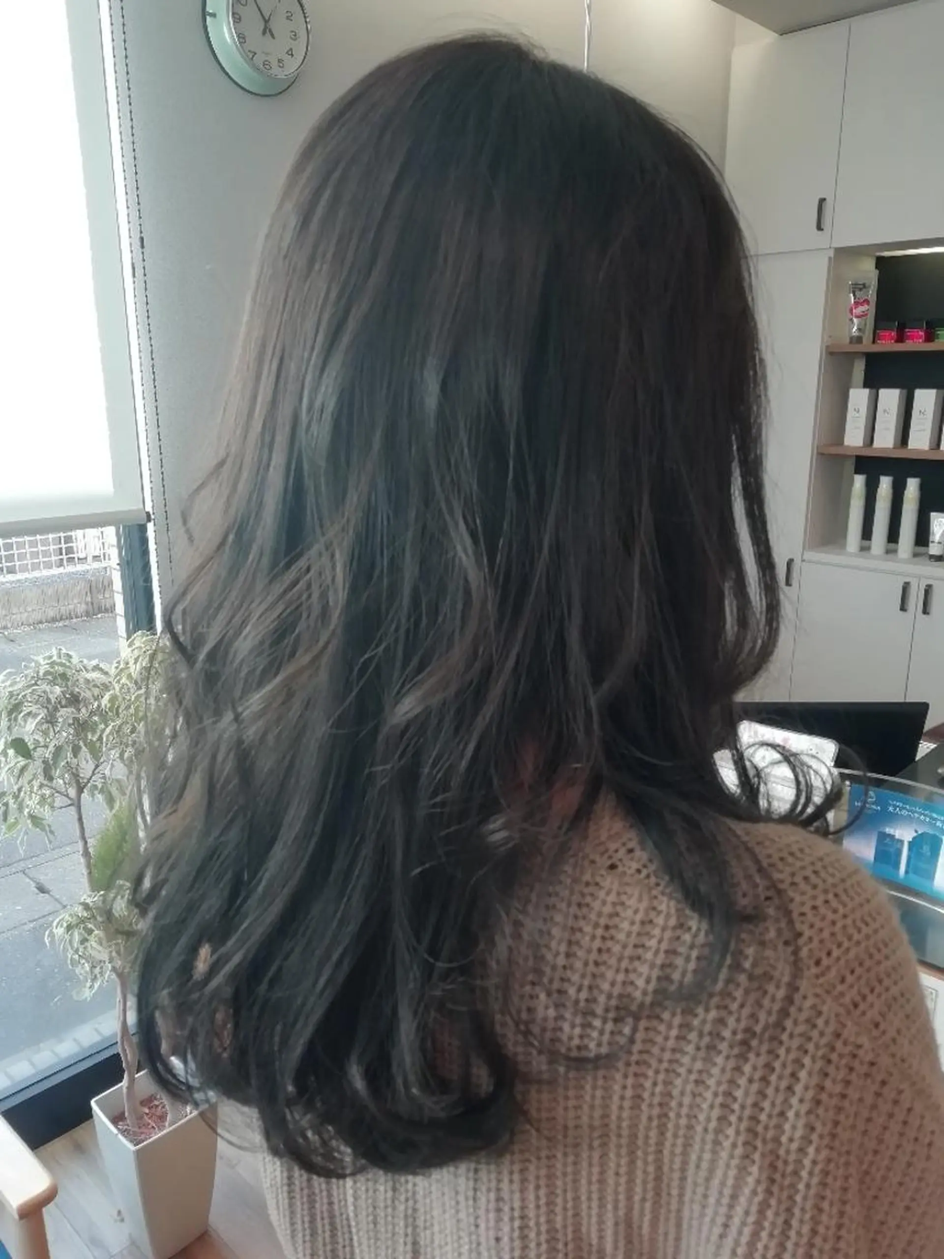 カラー アッシュ ヘアカラー トリートメント 堀 望美のヘアスタイル