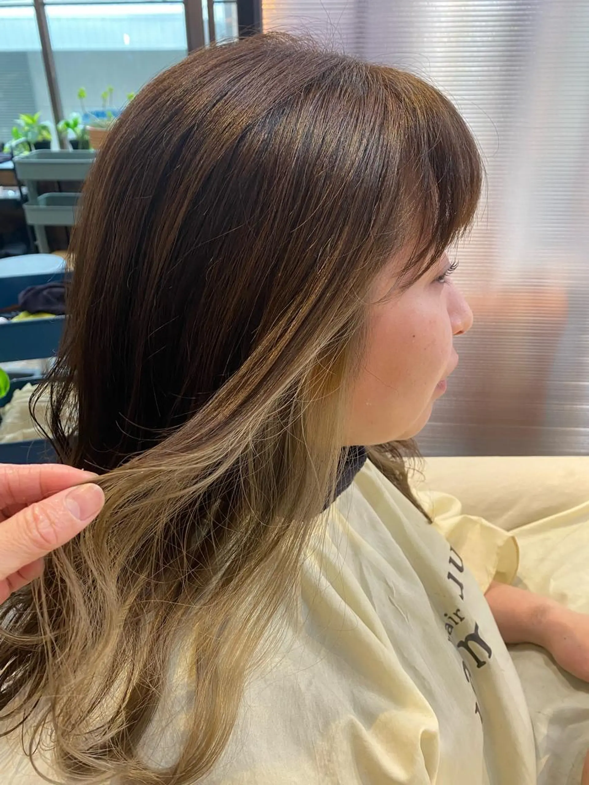 カラー ベージュカラー イヤリングカラー ホワイトベージュ カット ヘアカラー 【デザインカラー】 山口尚紀のヘアスタイル