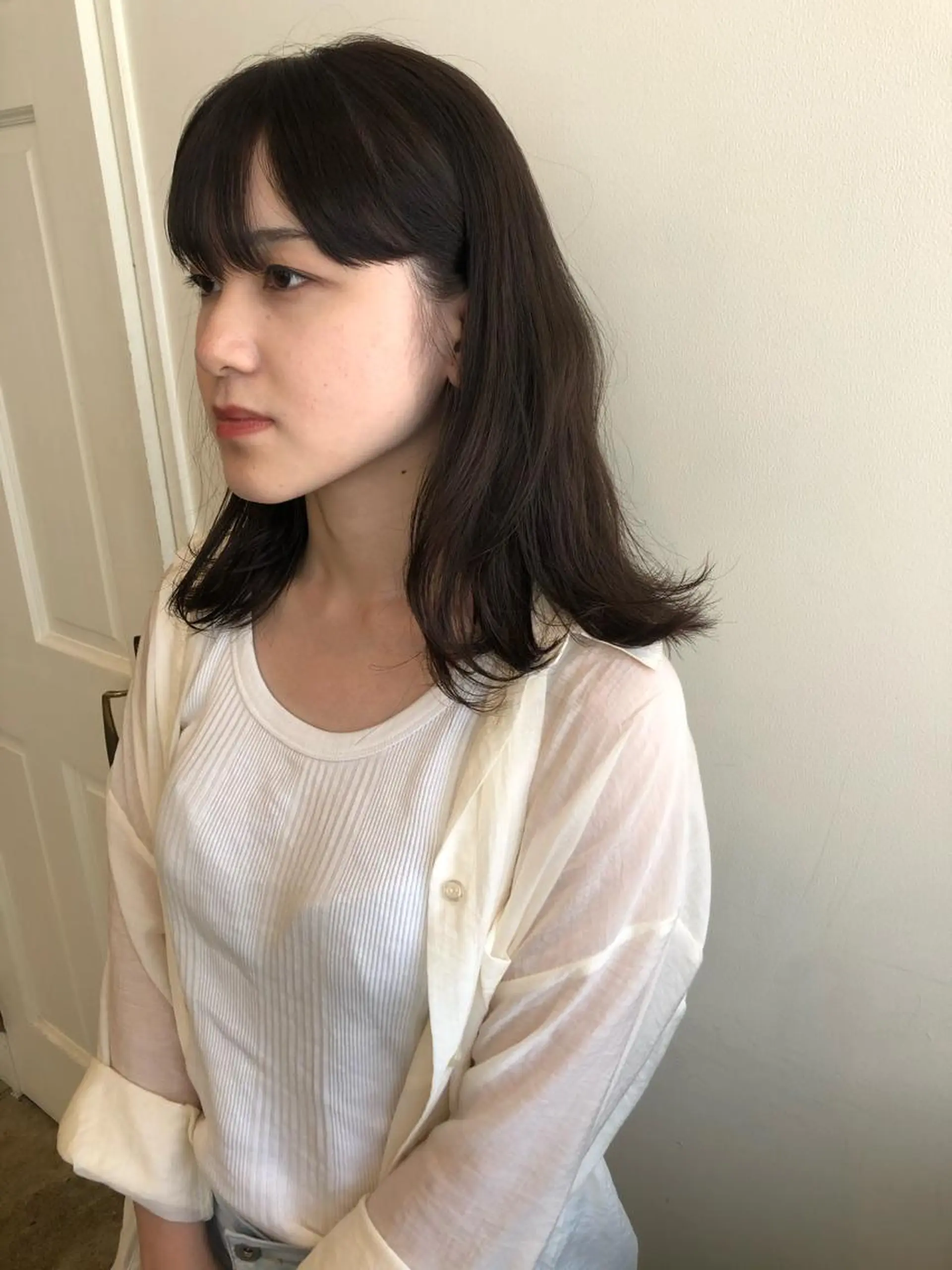 ミディアム カラー カット ヘアカラー トリートメント MIOベージュカラー 柔らかいカラーのヘアスタイル