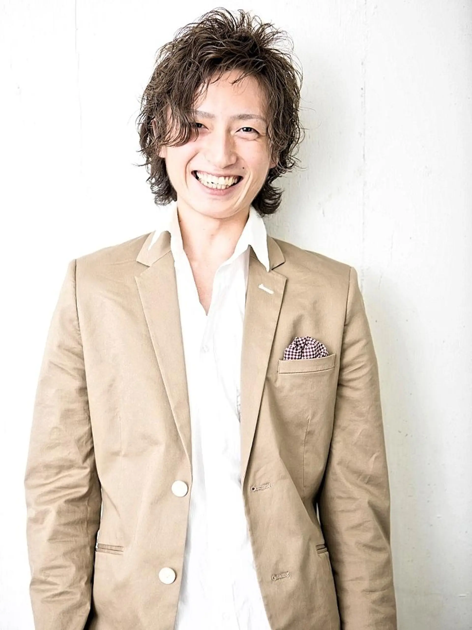 ショート カラー パーマ メンズ メンズパーマ 透明感カラー かきあげバング 小顔カット flencia 丸 和博｜カットのヘアスタイル