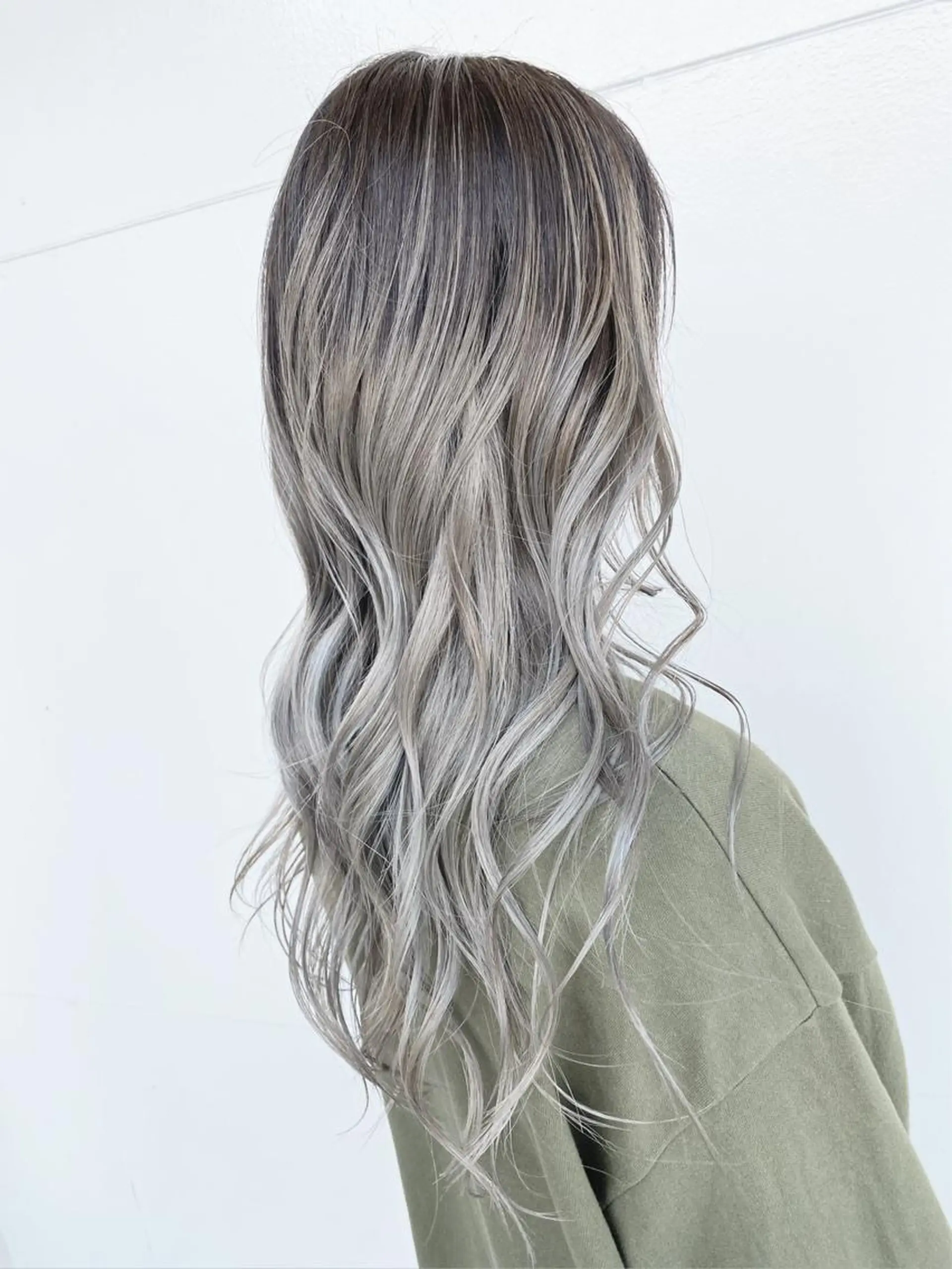 ロング naomi (夜間営業受付中★)のヘアスタイル