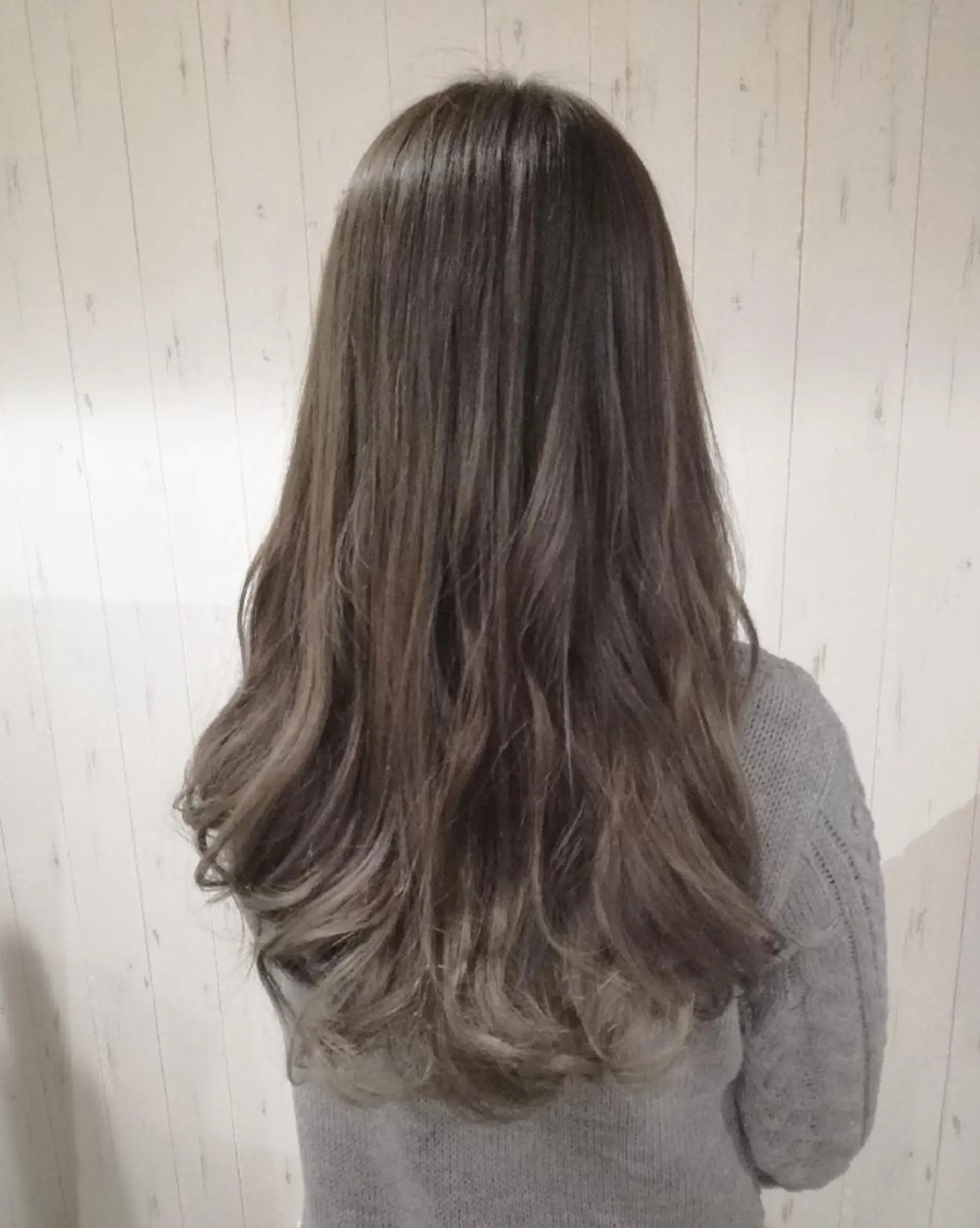 ロング カラー ブリーチ グレージュ 西川 敏夫のヘアスタイル