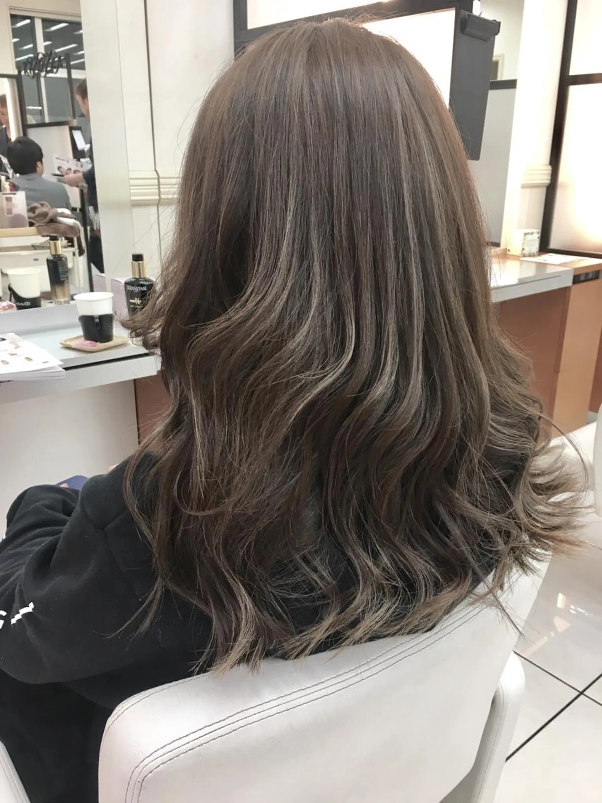 カラー アッシュ バレイヤージュ カット ヘアカラー N° jillva ♦️川端裕司♦️のヘアスタイル