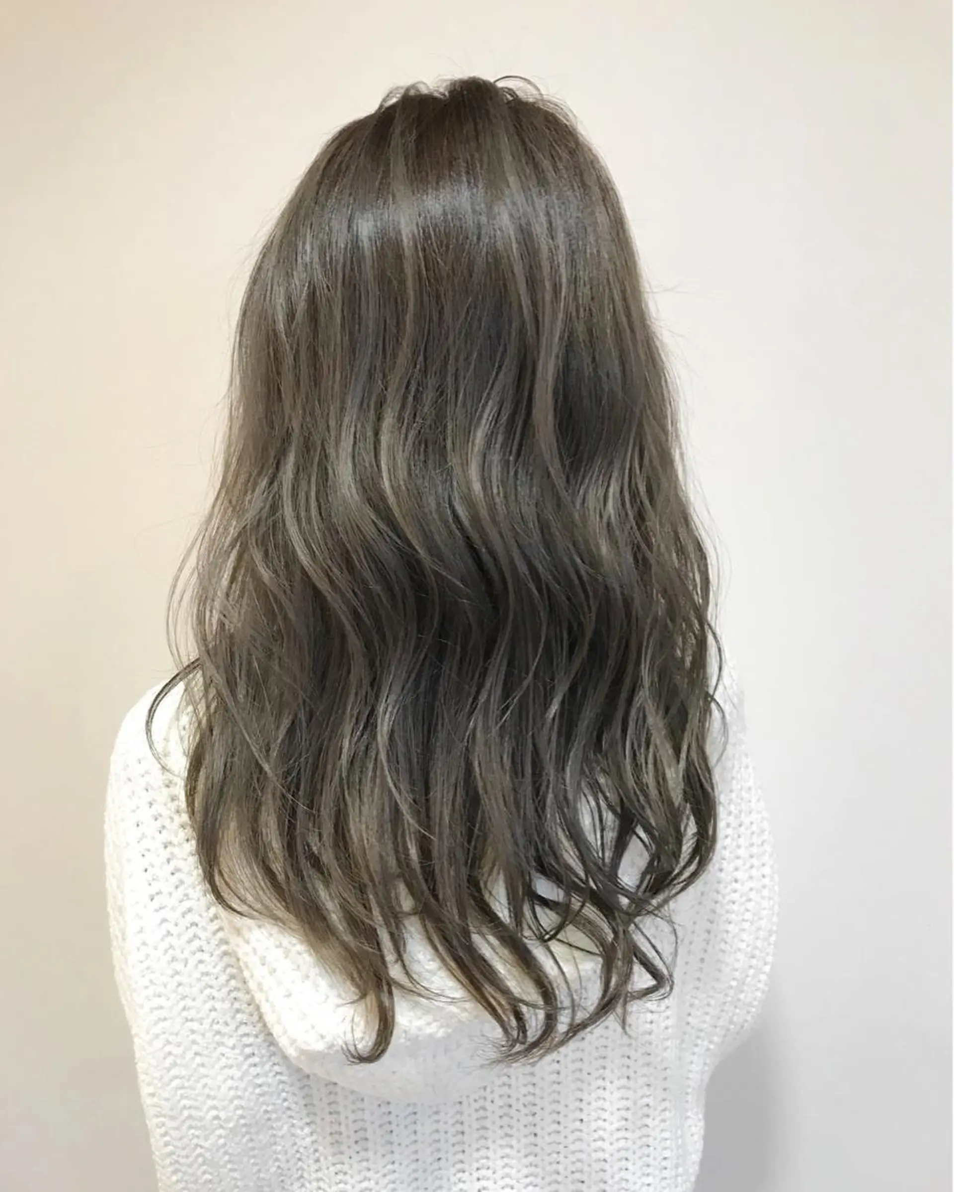 ロング カラー ハイライトカラー イルミナカラー ハイライト Miru by INCE HAIRのヘアスタイル