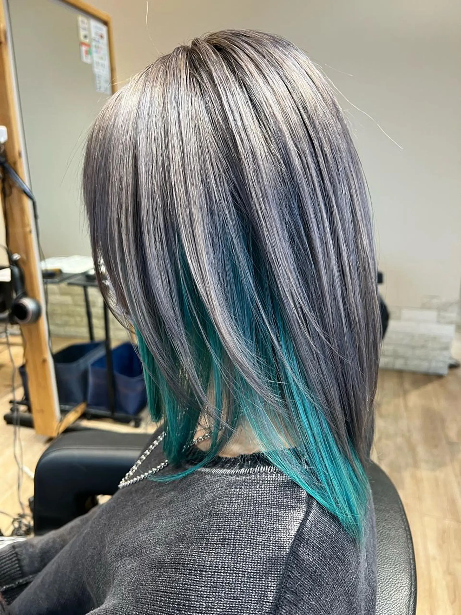 ロング カラー 関口 友行のヘアスタイル