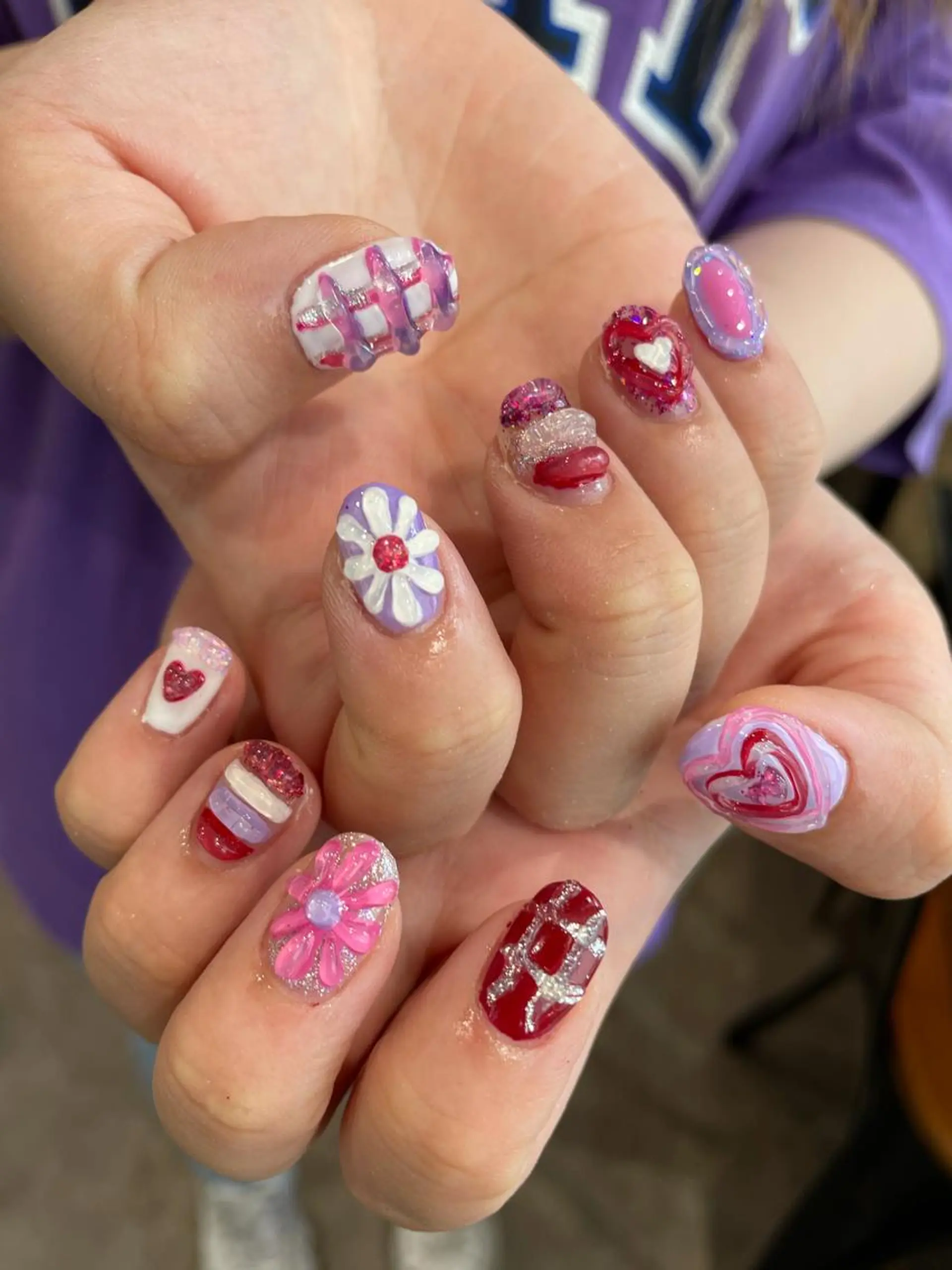 ネイル キラキラネイル ピンク パープル ハンドネイル ナチュラル透明感🌱 小山美樹子のヘアスタイル