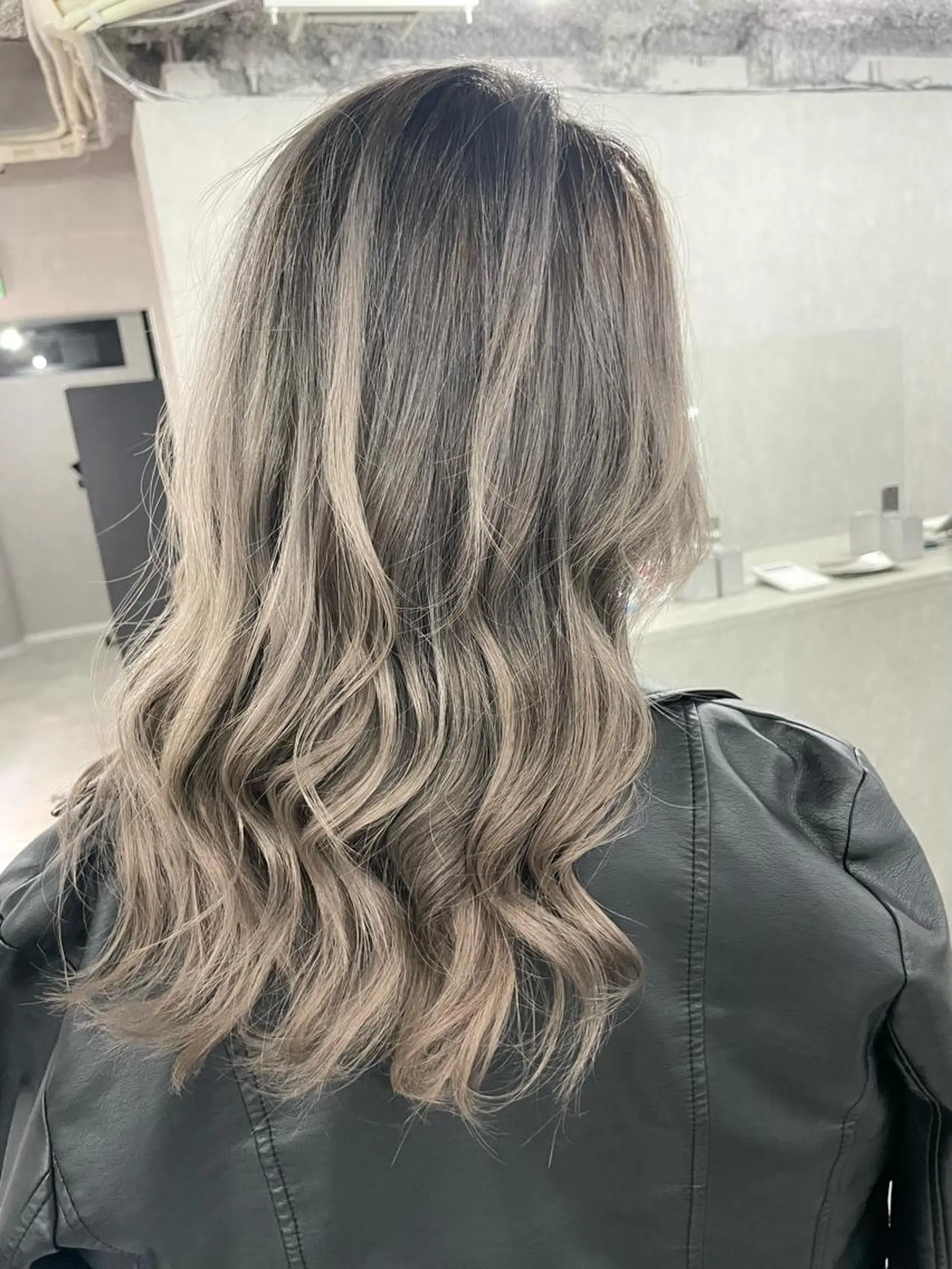 セミロング レイヤーカット Aika 🖤のヘアスタイル