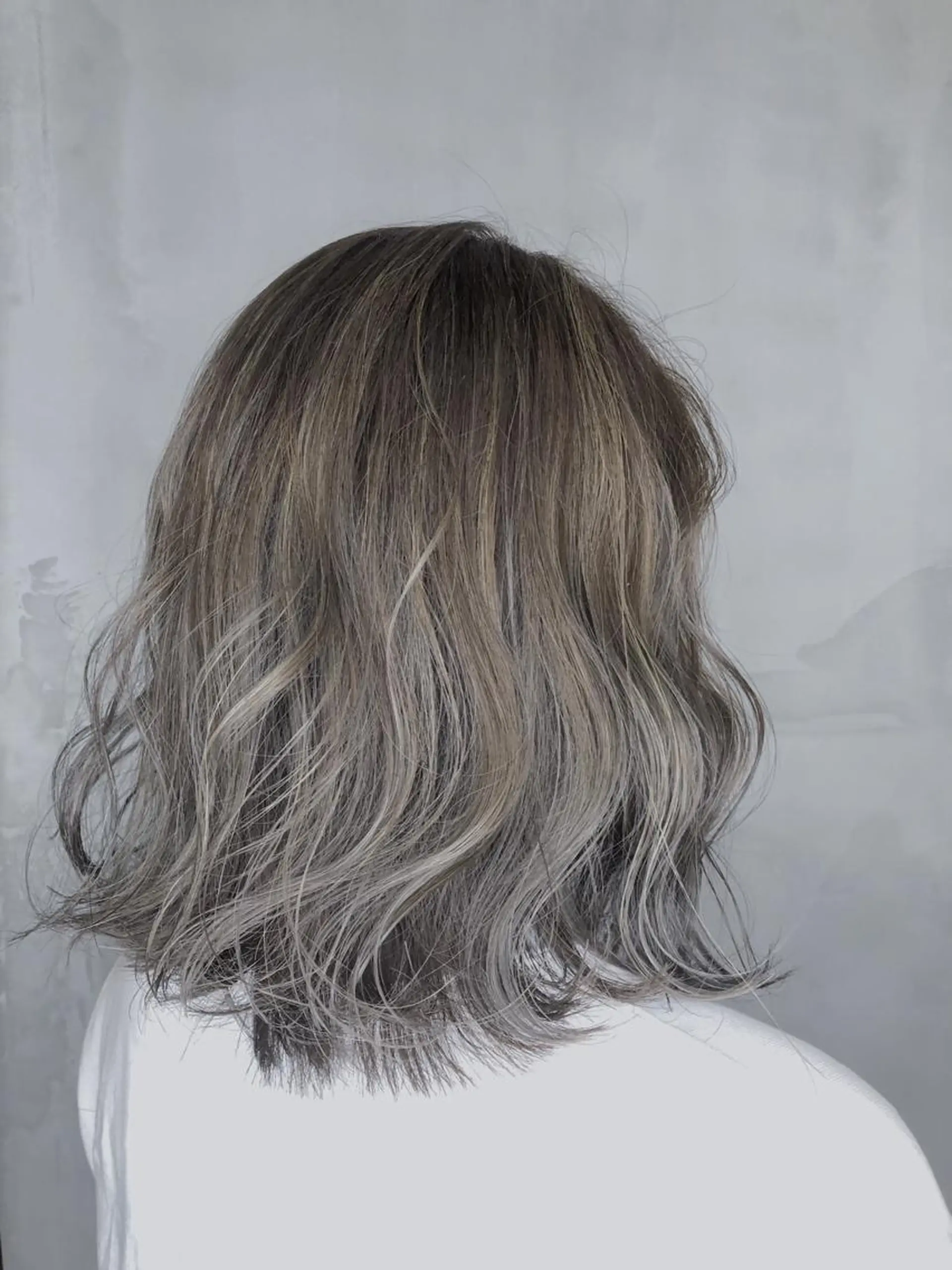 カラー ブロンド ホワイトブロンド SARA / 髪質改善/西宮北口のヘアスタイル