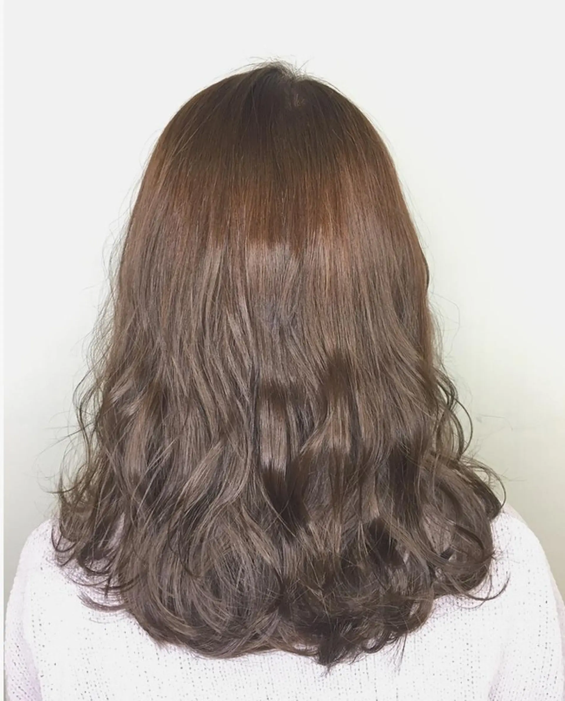 ミディアム 川上 麻梨阿のヘアスタイル