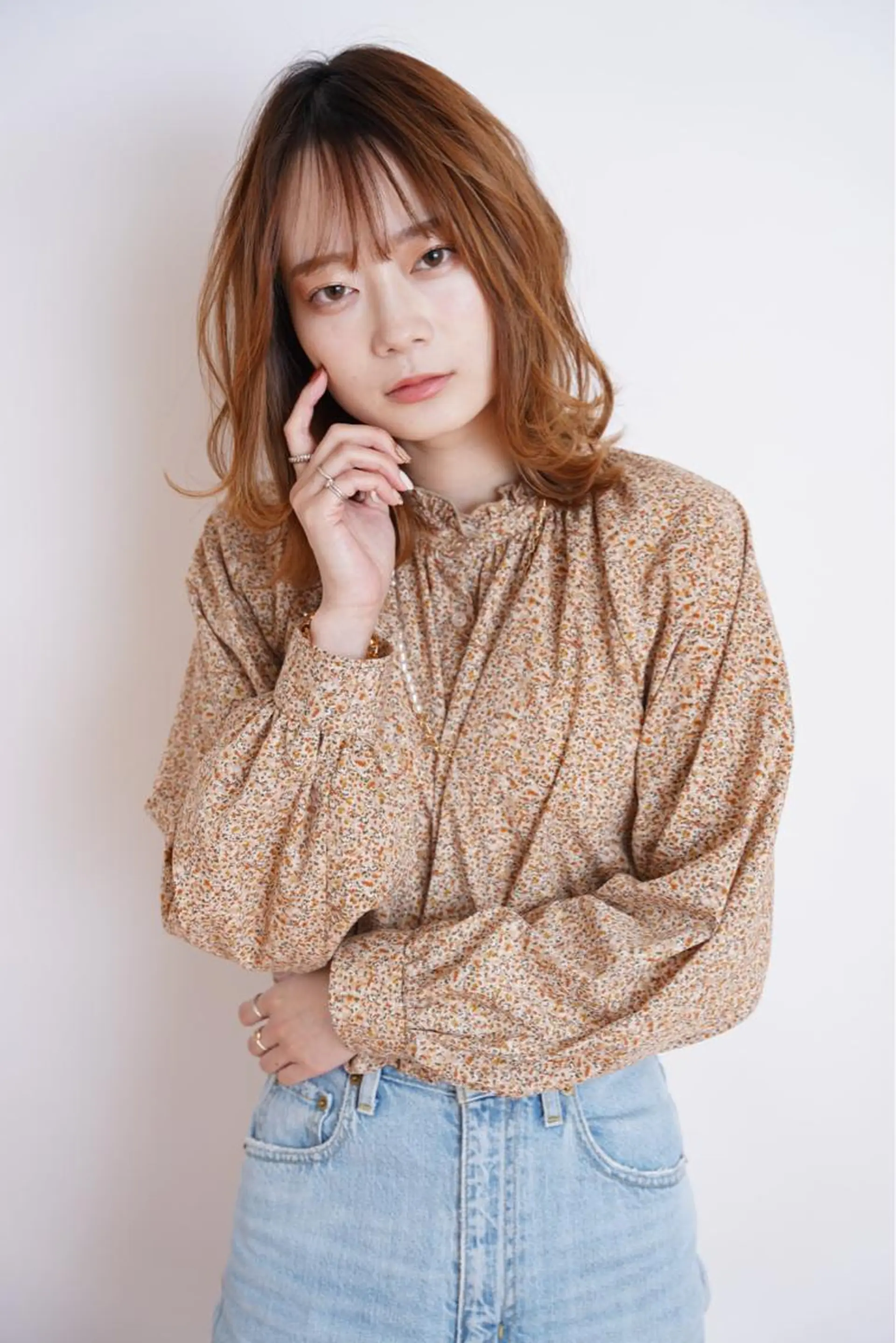 ミディアム カラー 小顔レイヤー/ ベージュ🤍Rieのヘアスタイル