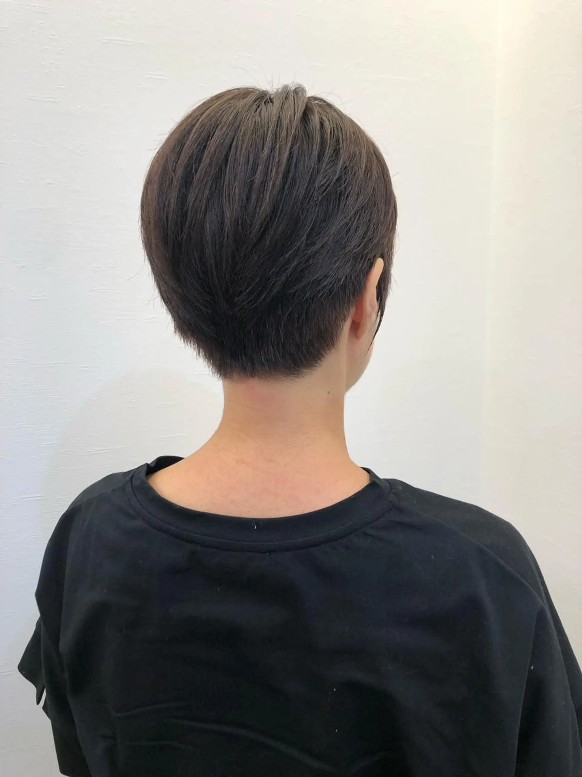 ショート ツノガイ エリのヘアスタイル