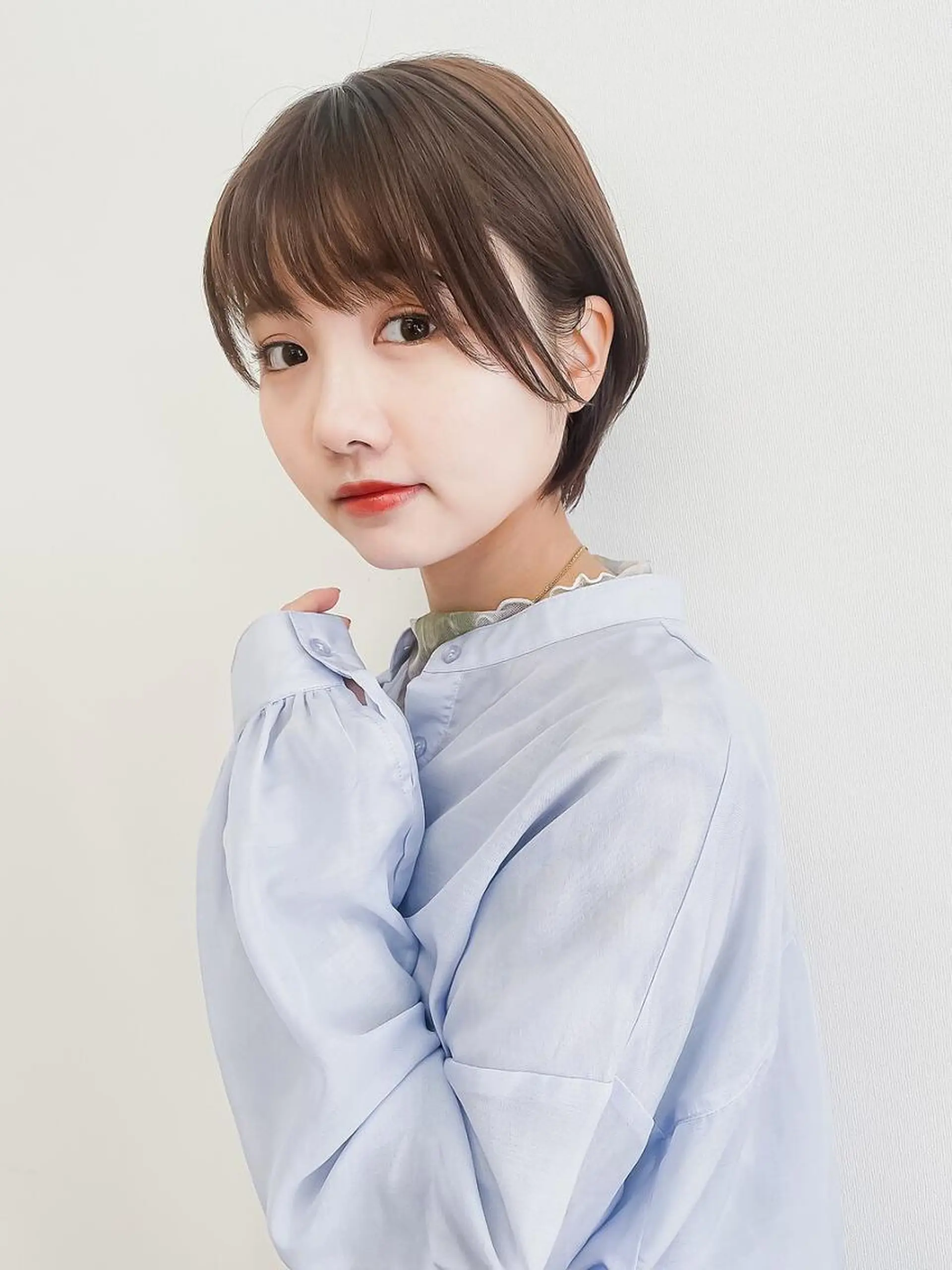 ショート カラー ブリーチ イヤリングカラー ハイライトカラー イルミナカラー インナーカラー BASSA 下井草店のヘアスタイル