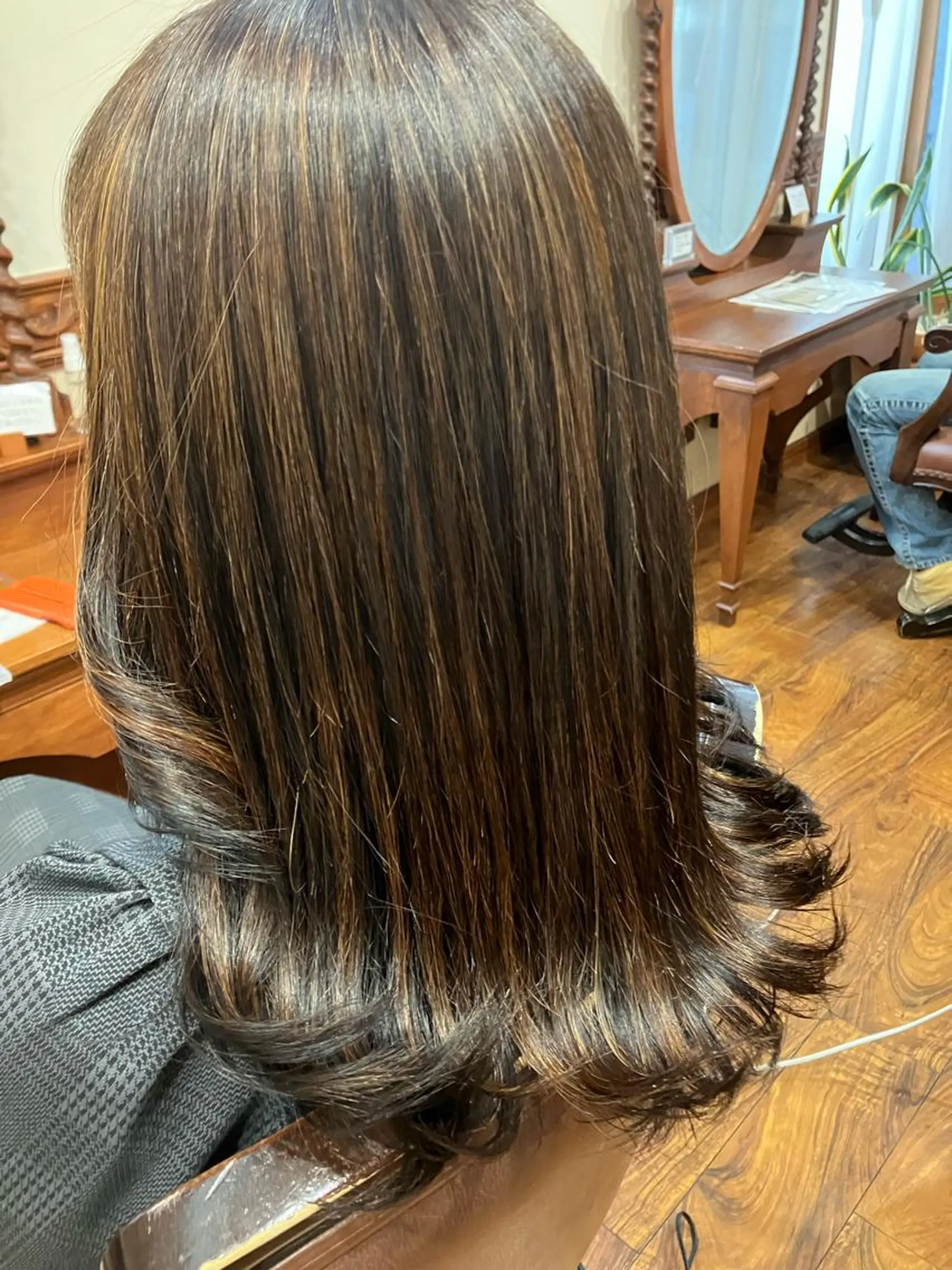 縮毛矯正 OVER  SEAオーバーシー所属・森 陽子のマツエク・マツパデザイン