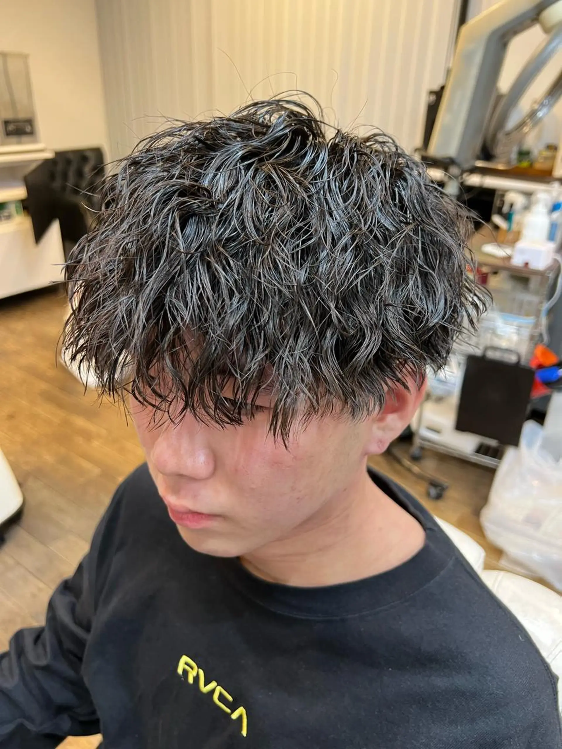 ショート パーマ メンズ 二本木 秀成のヘアスタイル