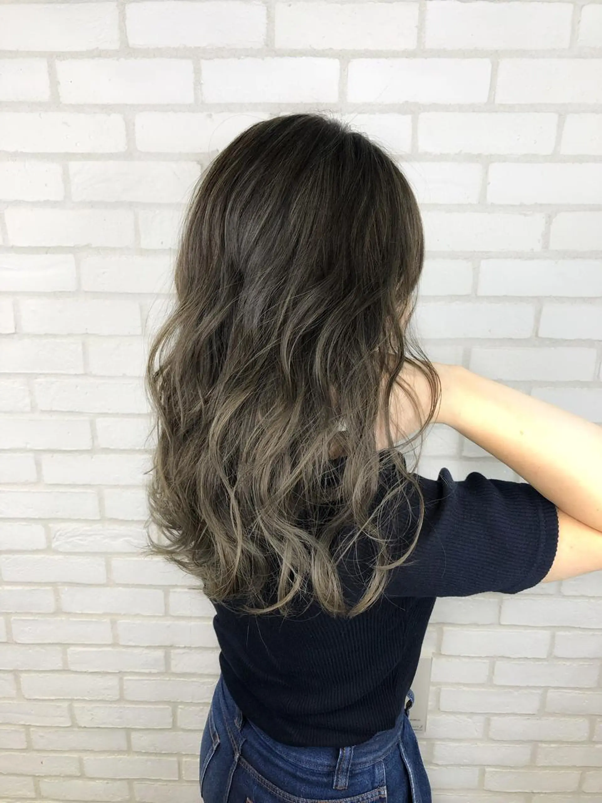 ミディアム カラー 小島 侑衣のヘアスタイル