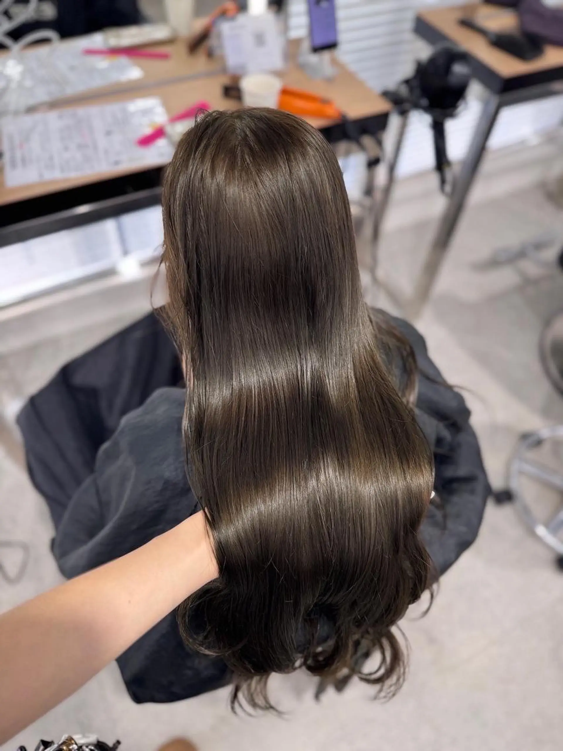 カラー 顔まわり🥀レイヤー 🤍トレンドヘアのヘアスタイル