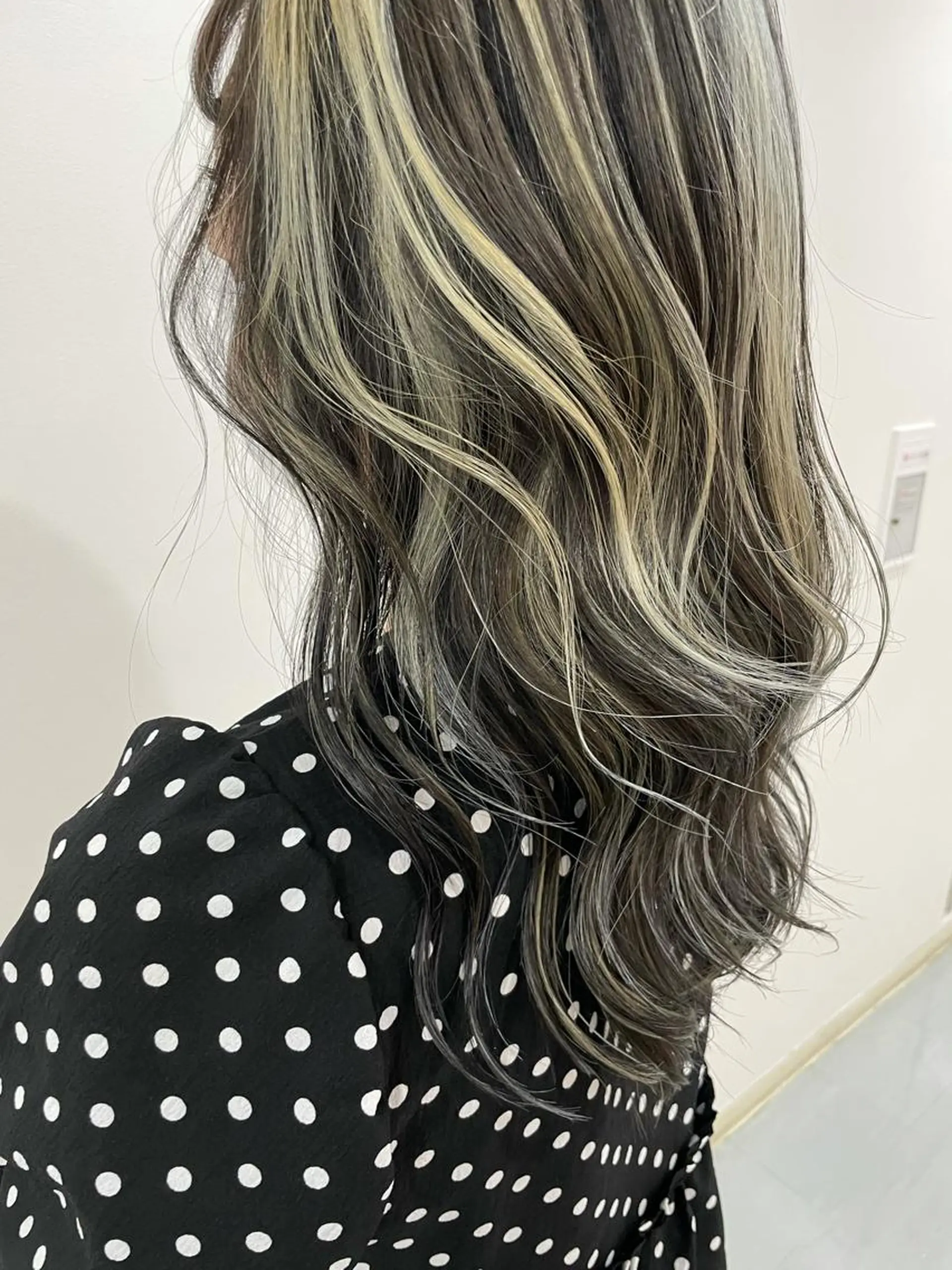 ロング カラー akane .のヘアスタイル