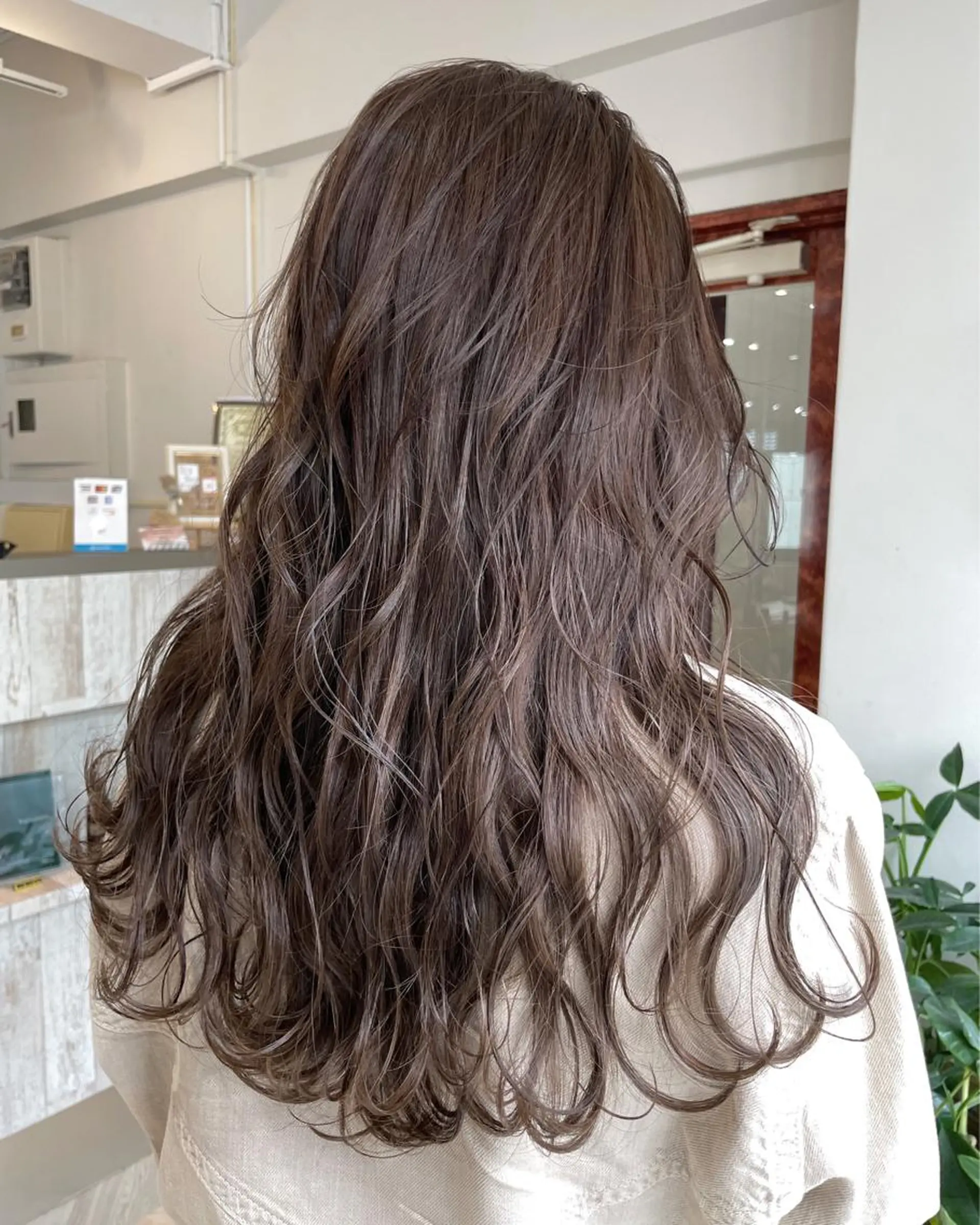 ロング カラー ベージュカラー ヘアカラー トリートメント takumi Hのヘアスタイル