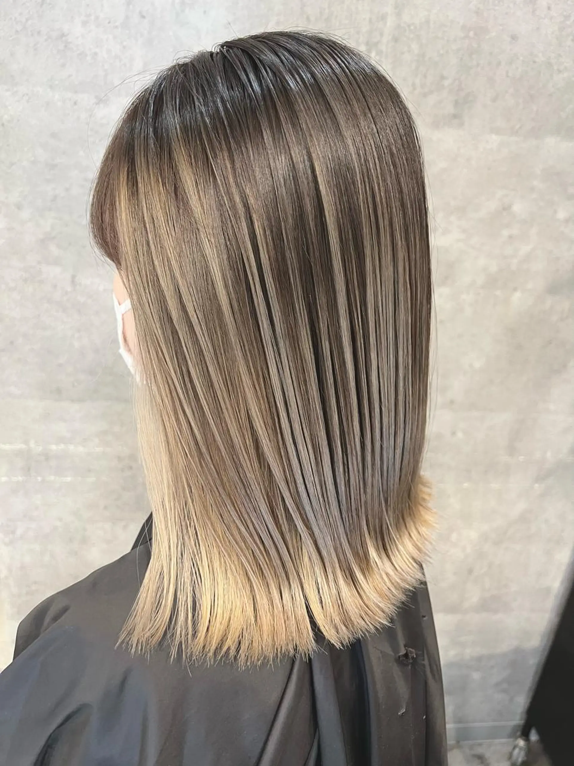 セミロング カラー M IIのヘアスタイル