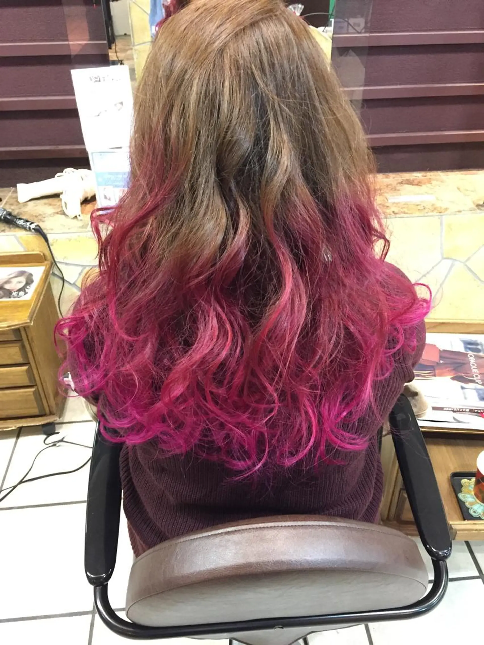 ミディアム セミロング ロング カラー グラデーションカラー ピンクカラー _sugosu_所属・西村 達哉のヘアスタイル