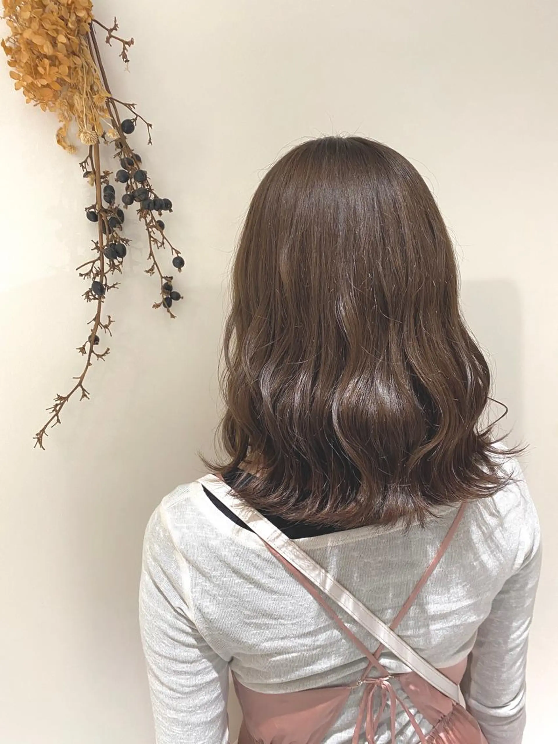 ミディアム カラー ベージュ指名No1 加賀詩織のヘアスタイル