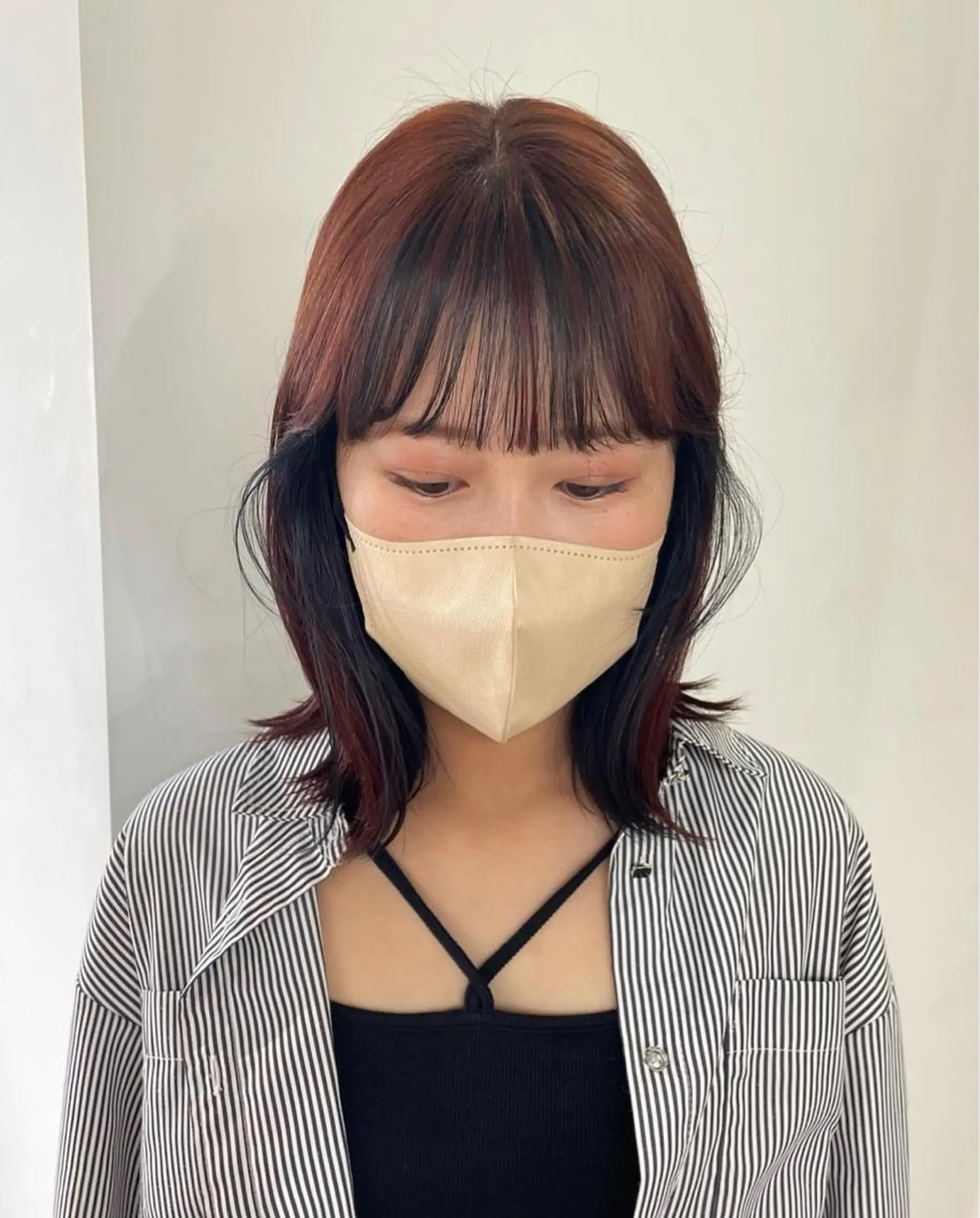 ミディアム カラー ミストバング ブラウンカラー デザインカラー イヤリングカラー フェイスフレーミング ヘアカラー トリートメント MIU/ルーツカラー 顔まわりレイヤーのヘアスタイル