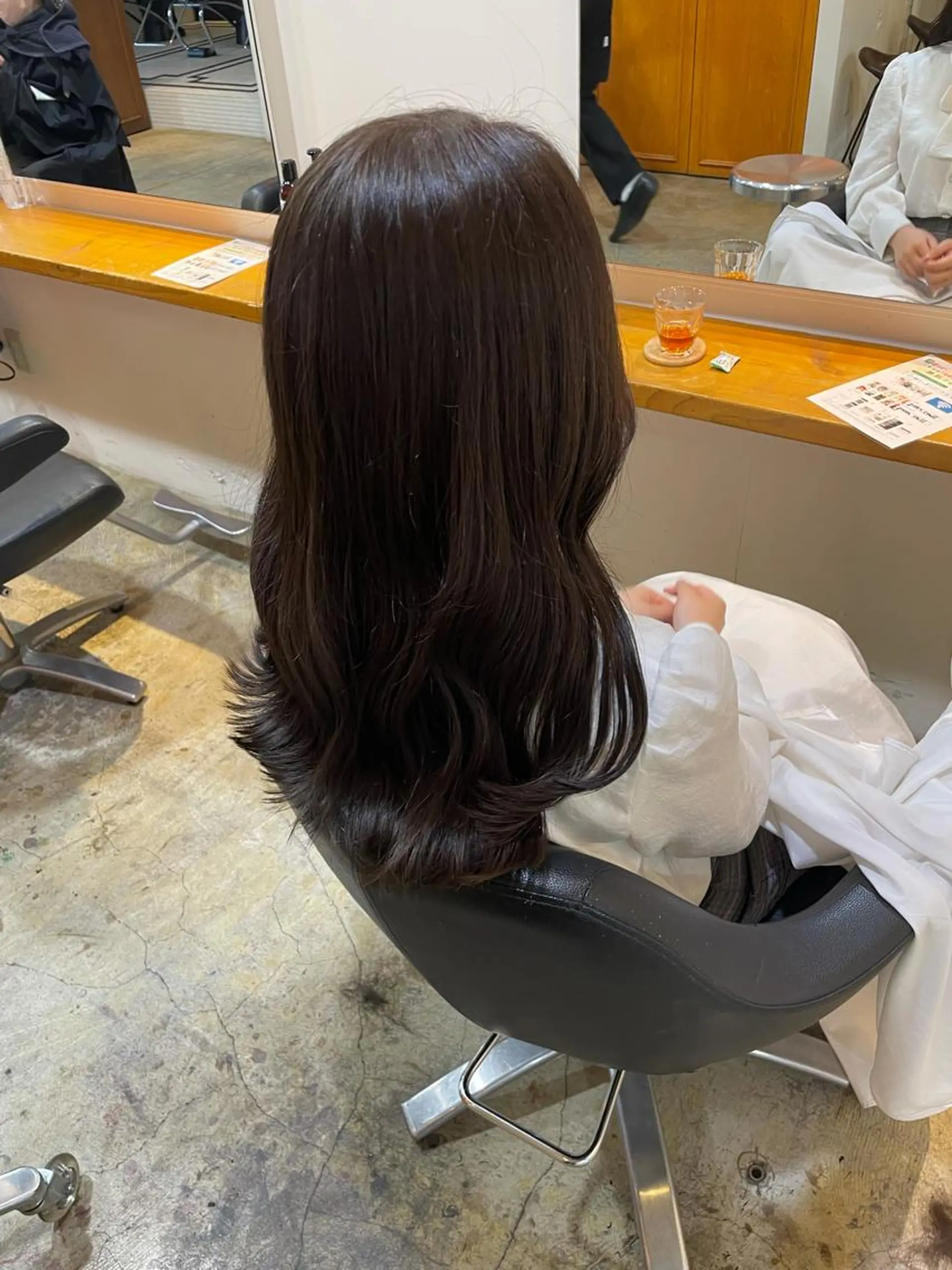セミロング カラー ベージュカラー オリーブベージュ カット ヘアカラー トリートメント MIOベージュカラー 柔らかいカラーのヘアスタイル