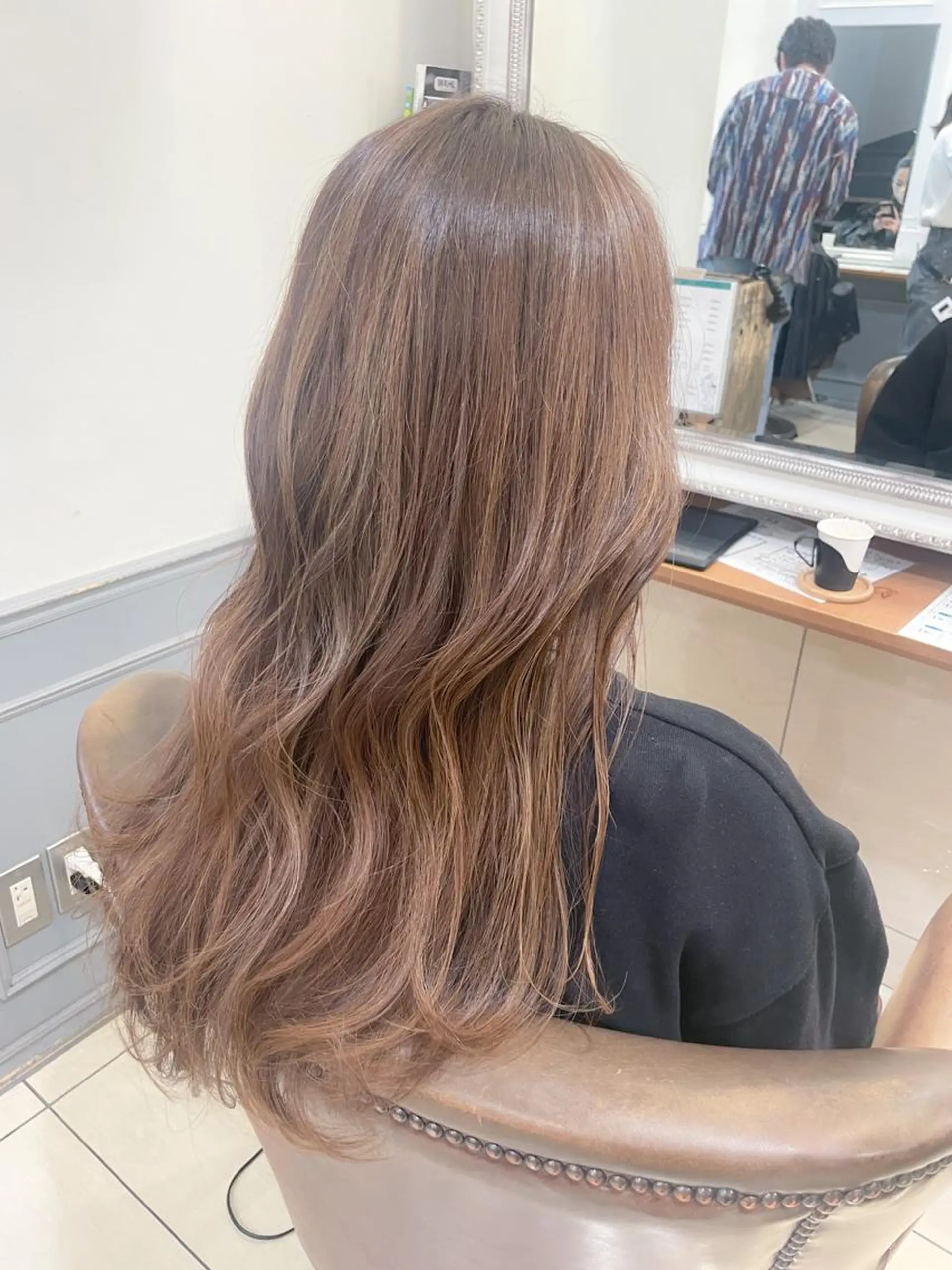 ロング カラー ベージュカラー フォギーベージュ ハイライトカラー ハイライト カット ヘアカラー トリートメント ✨カラー支持No.1 🧸ワキ カナコ🧸のヘアスタイル