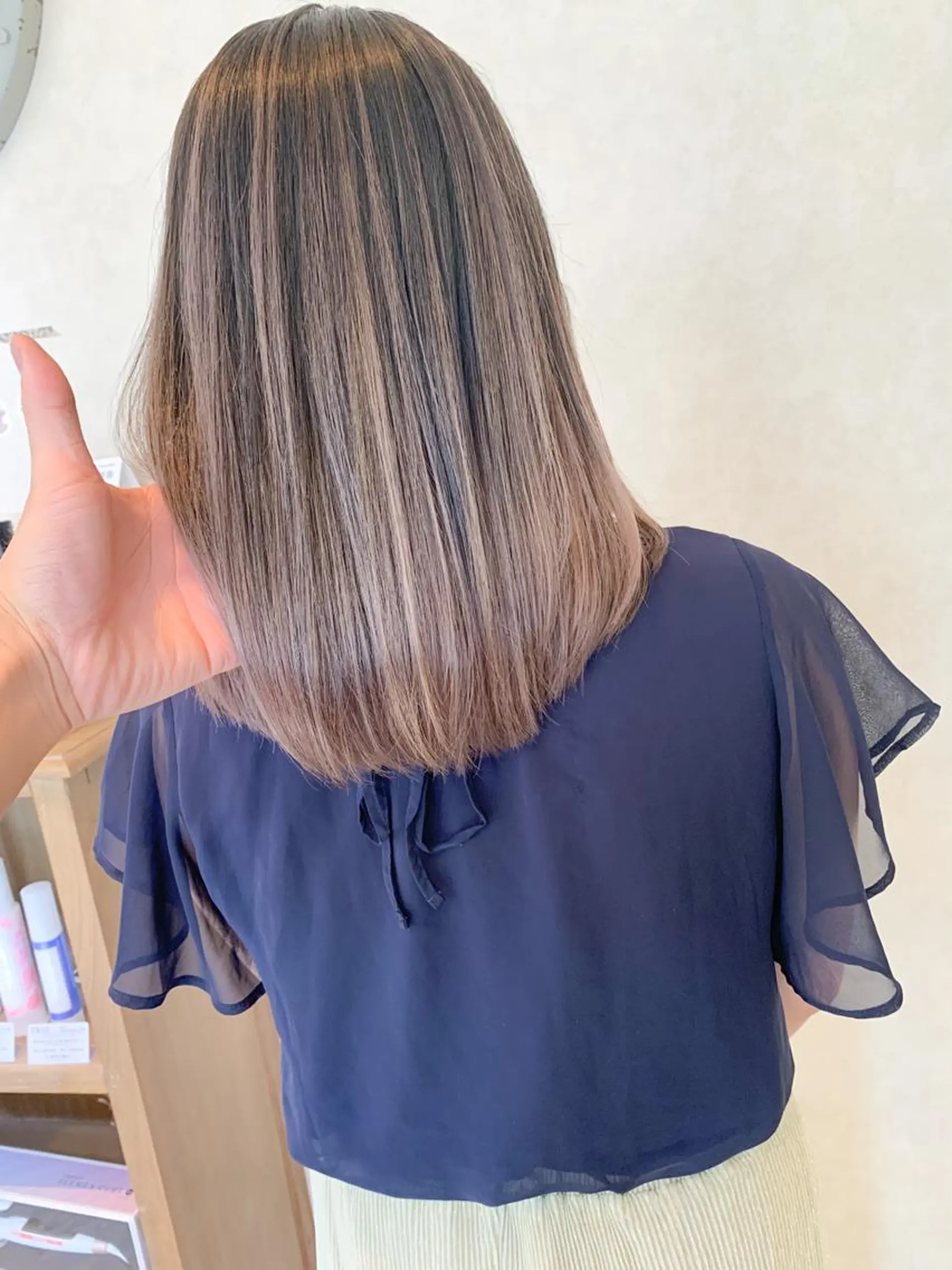 ミディアム Lit.豊橋 夏目のヘアスタイル