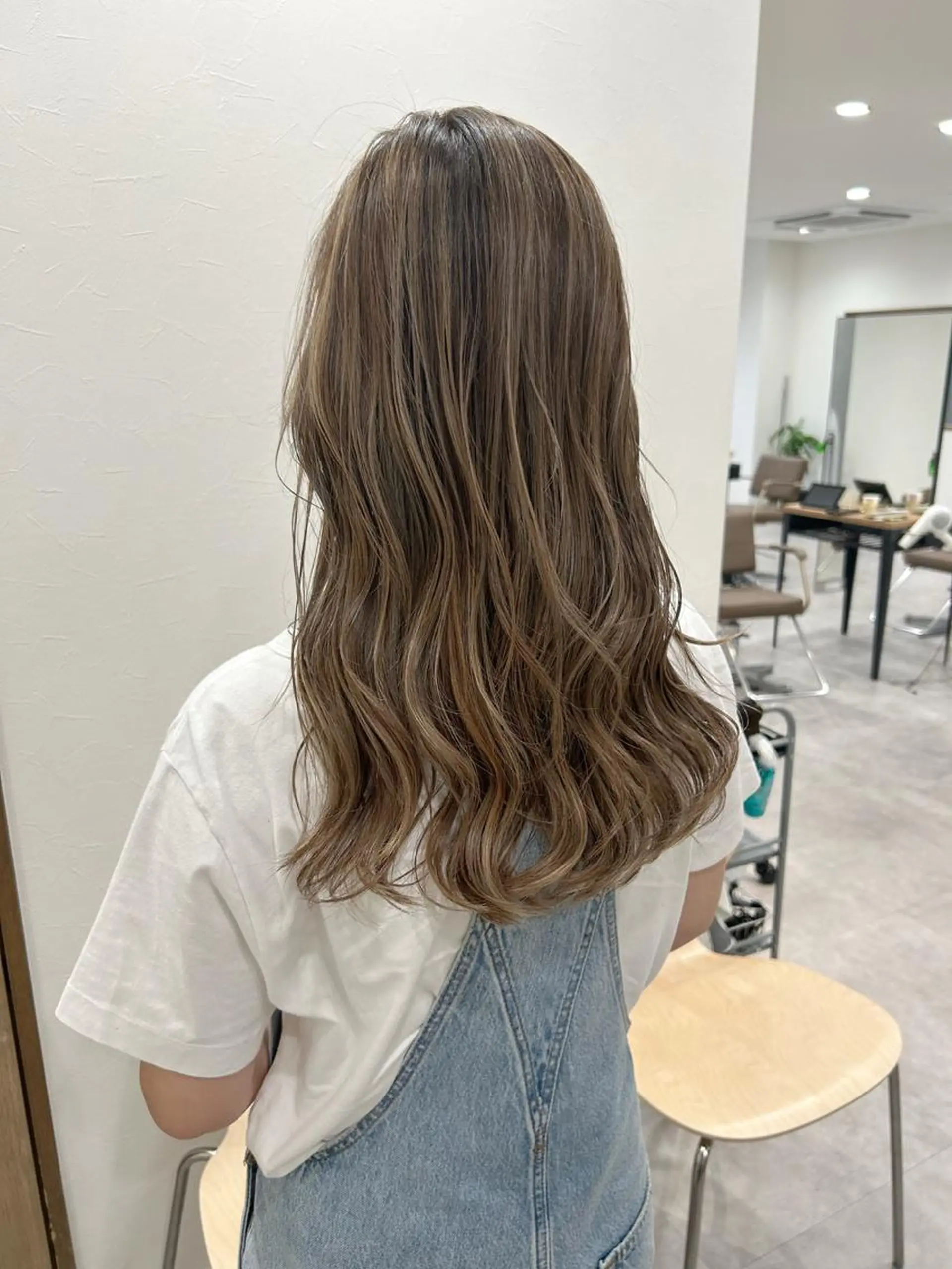 セミロング カラー アッシュ アッシュグレー アッシュグレージュ バレイヤージュ ベージュカラー ヘアカラー Radix所属・ボブ/ハイトーン 福生Radix 下田のヘアスタイル