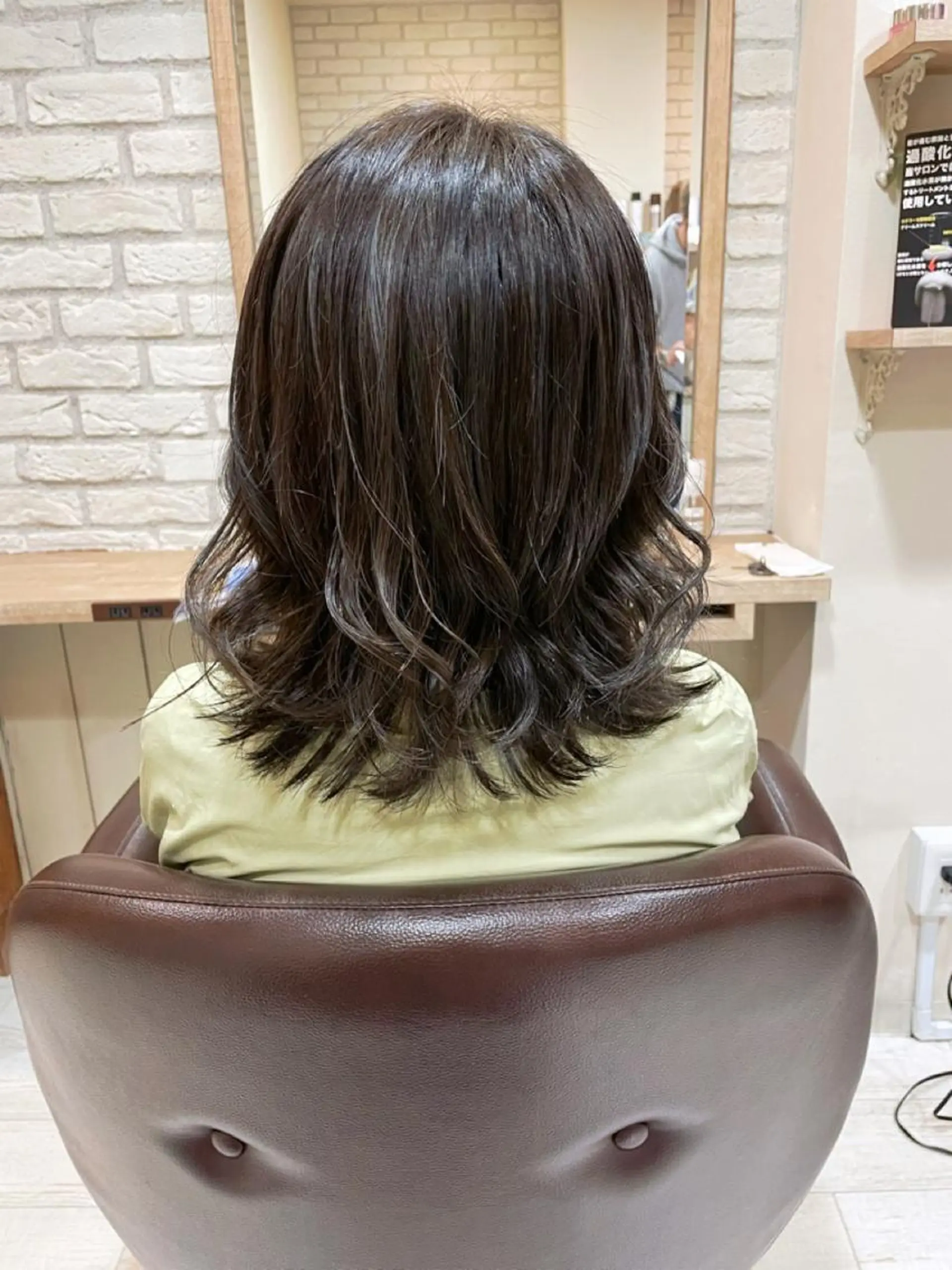 ミディアム カラー ブリーチ ダークグレー ブリーチなしカラー 清水 有実子のヘアスタイル